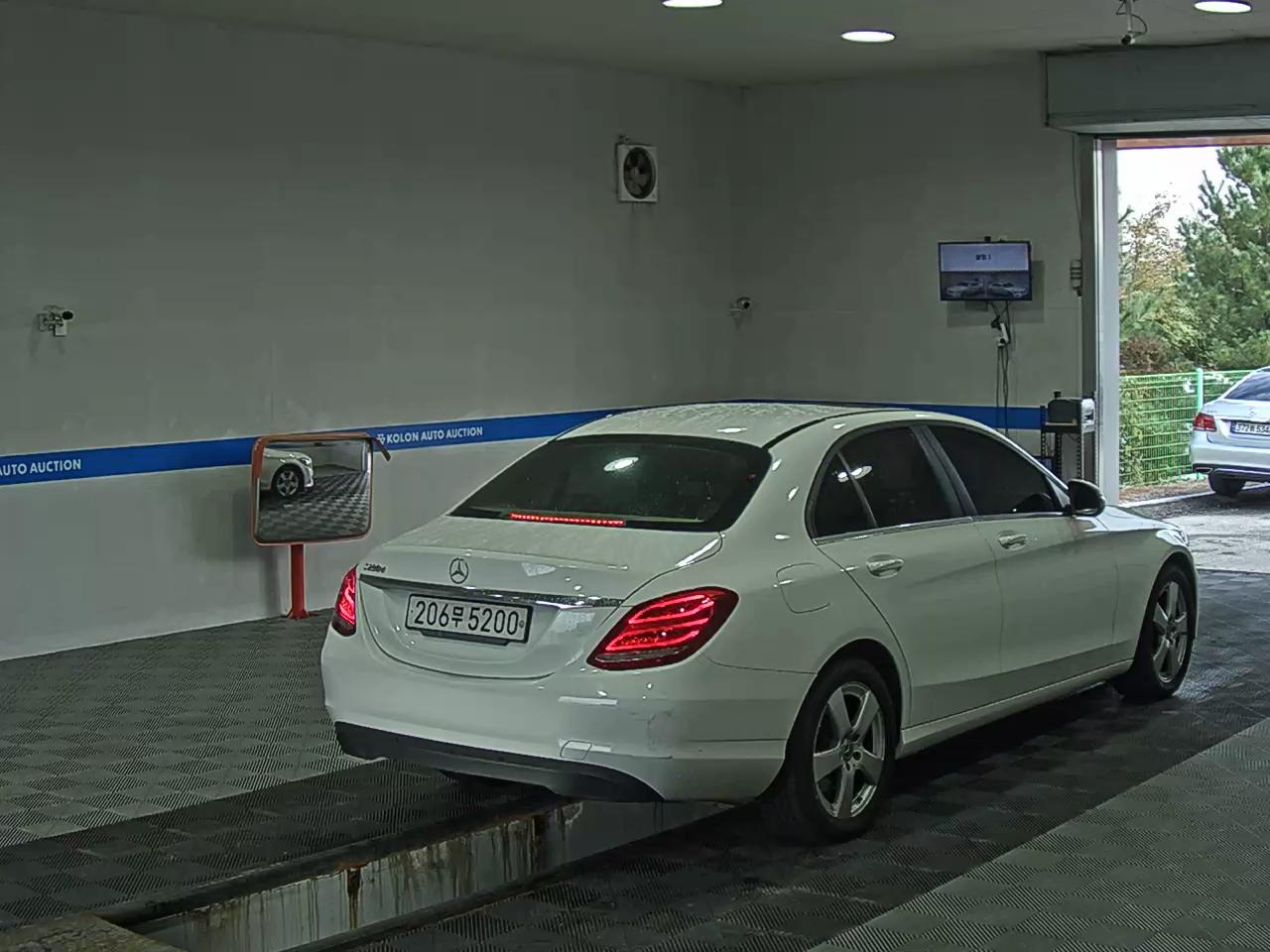 MERCEDES-BENZ C-CLASS (4TH GEN) C200 d 2018 - zdjęcie 5