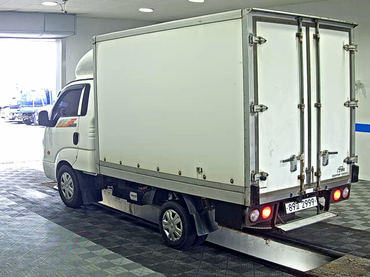 KIA BONGO III CARGO FREEZER BOX TRUCK 1 TON KING CAB 2019 - zdjęcie 6