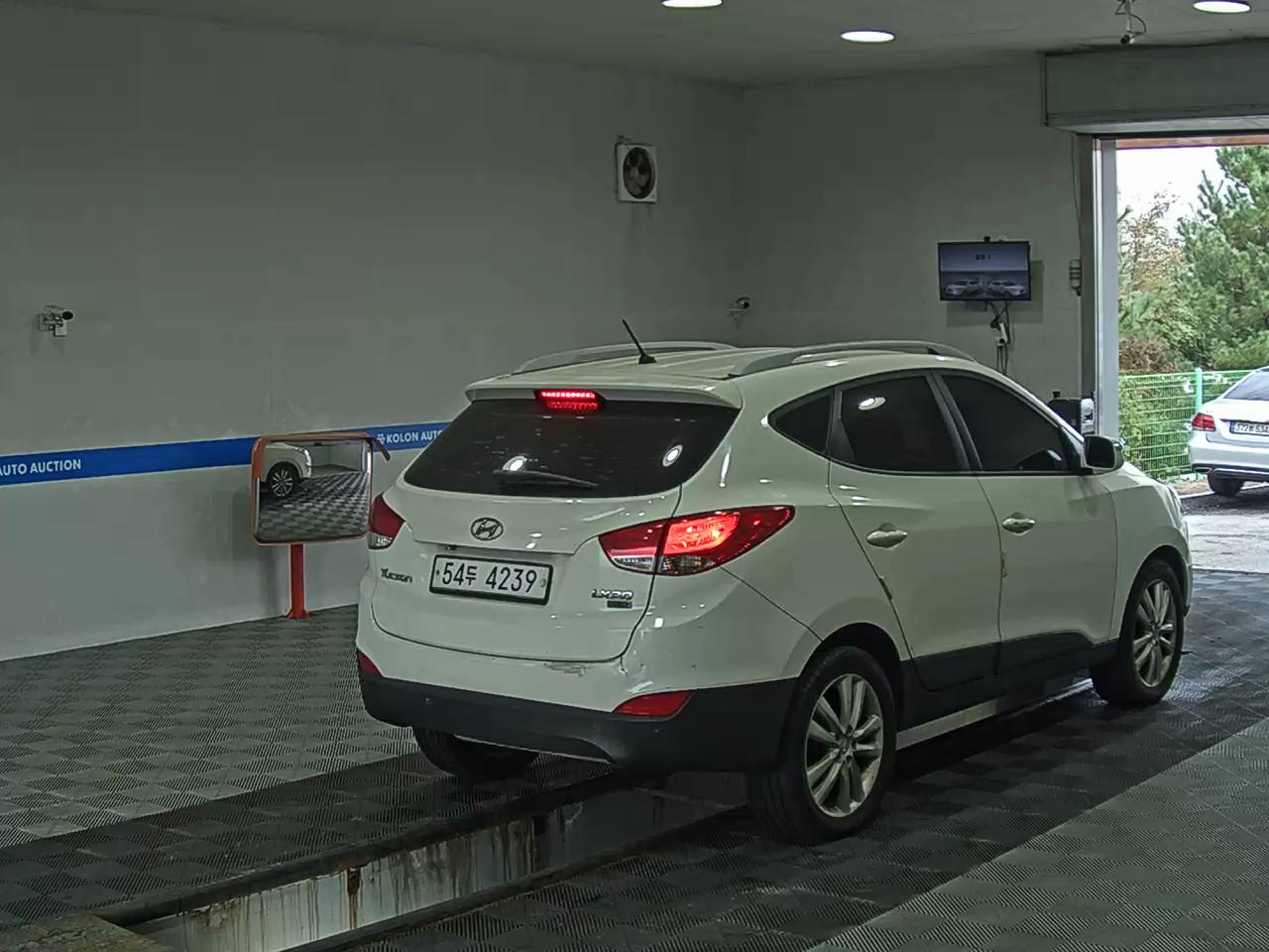 HYUNDAI TUCSON ix DIESEL R20 2WD LX20 LUXURY 2012 - zdjęcie 5