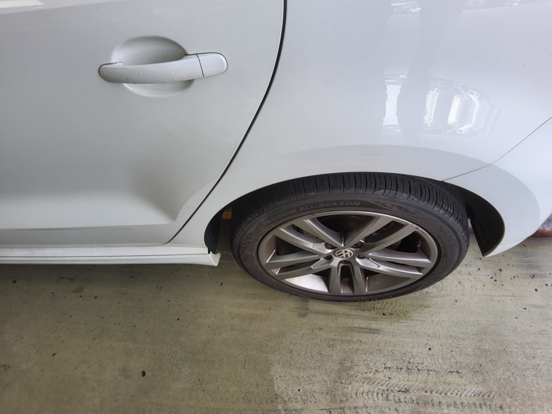 VOLKSWAGEN THE NEW POLO (5TH GEN) 1.4 TDI R LINE 2015 - zdjęcie 21
