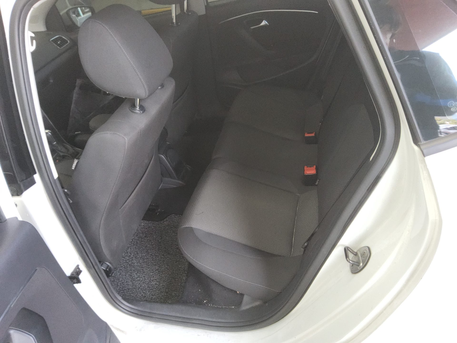 VOLKSWAGEN THE NEW POLO (5TH GEN) 1.4 TDI R LINE 2015 - zdjęcie 12