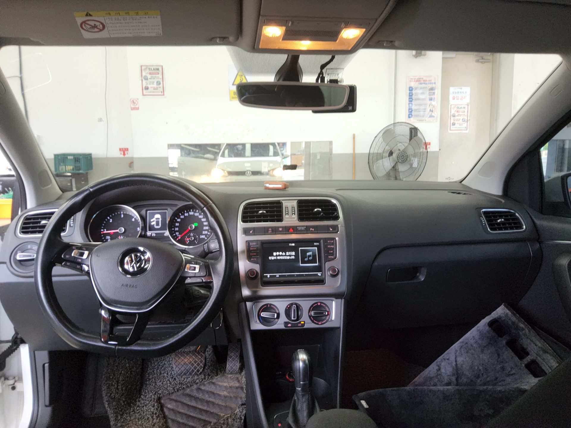 VOLKSWAGEN THE NEW POLO (5TH GEN) 1.4 TDI R LINE 2015 - zdjęcie 11