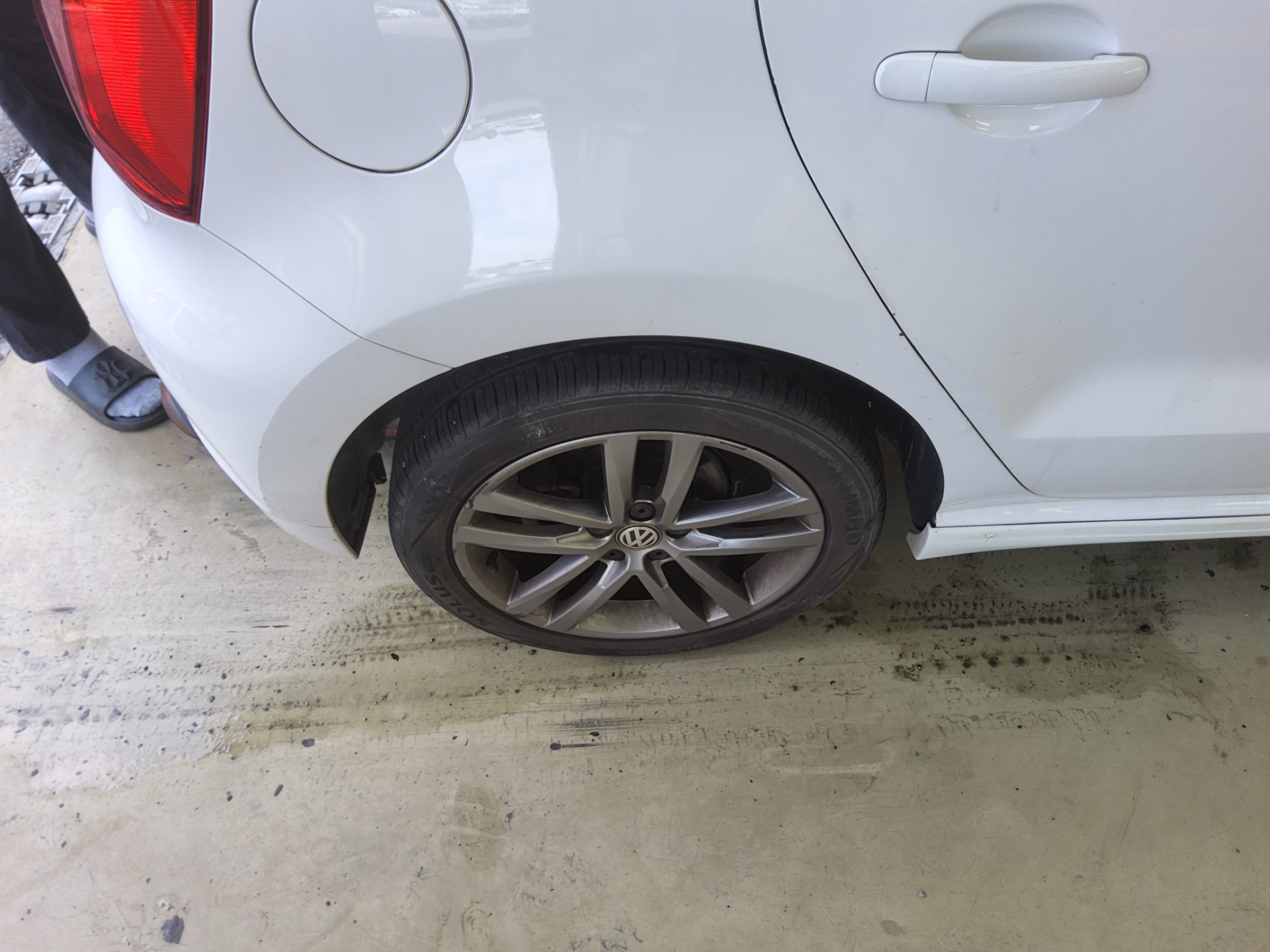 VOLKSWAGEN THE NEW POLO (5TH GEN) 1.4 TDI R LINE 2015 - zdjęcie 23