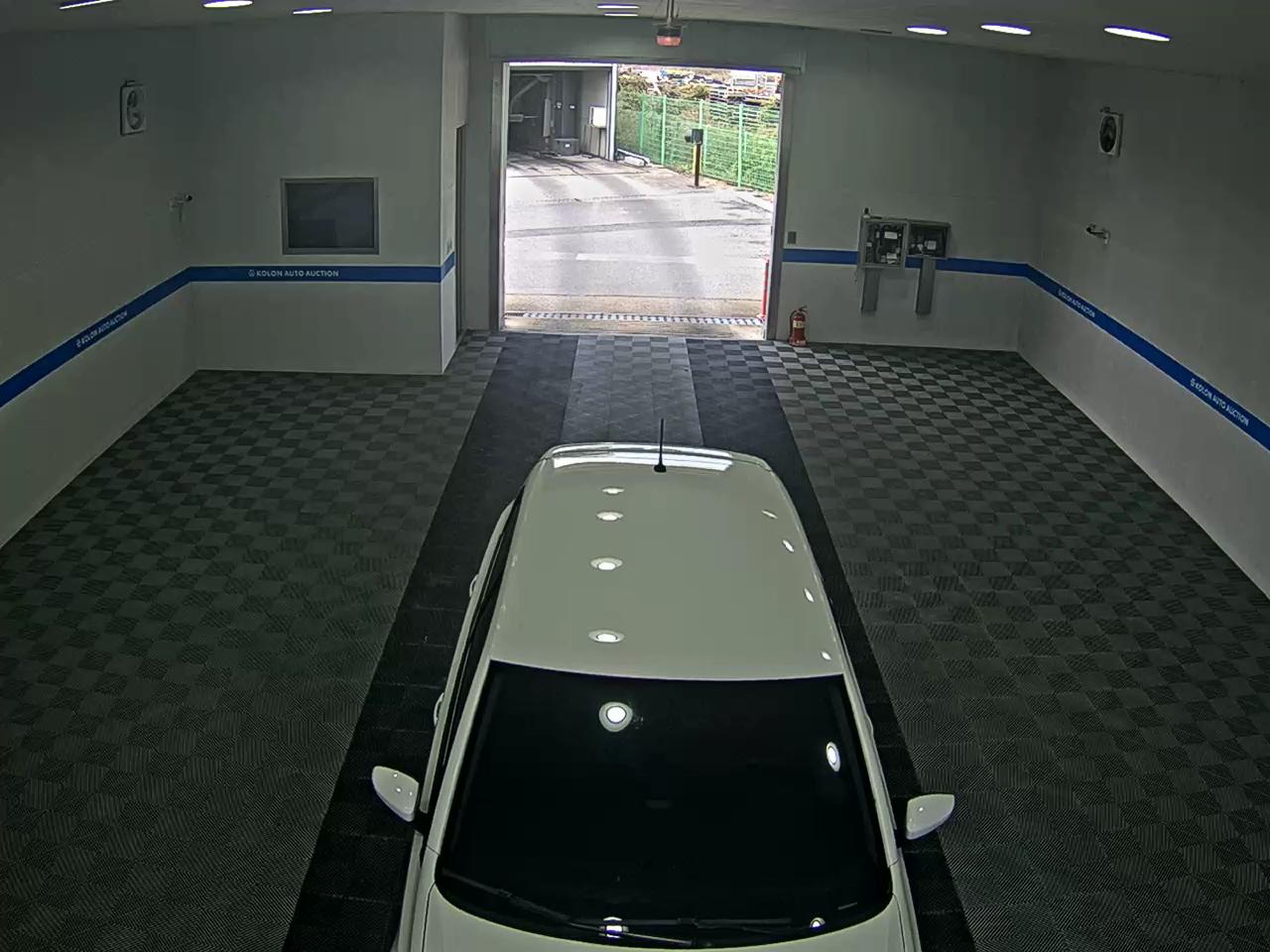 VOLKSWAGEN THE NEW POLO (5TH GEN) 1.4 TDI R LINE 2015 - zdjęcie 7