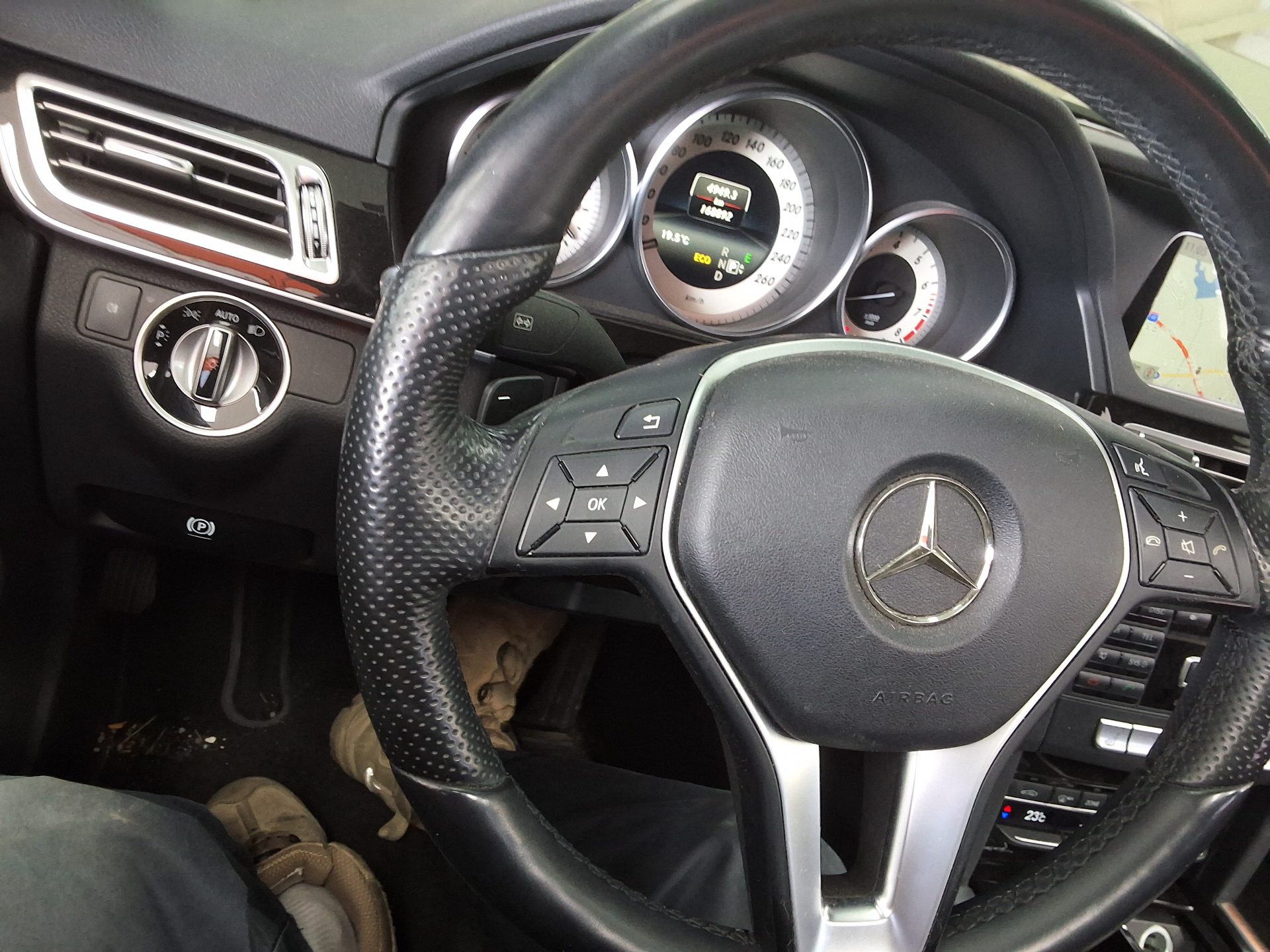 MERCEDES-BENZ E-CLASS (4TH GEN) E300 4MATIC AVANTGARDE 2014 - zdjęcie 23