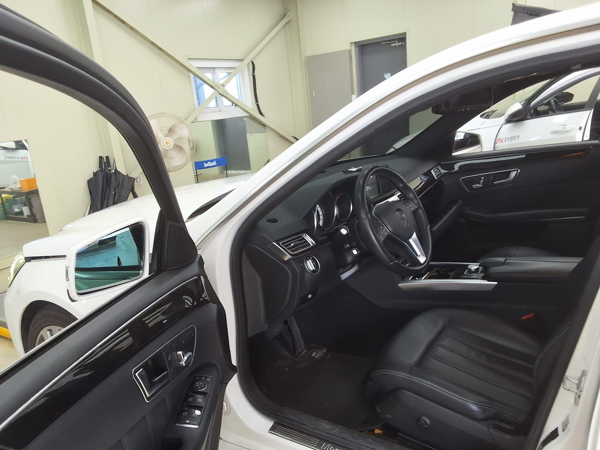 MERCEDES-BENZ E-CLASS (4TH GEN) E300 4MATIC AVANTGARDE 2014 - zdjęcie 11