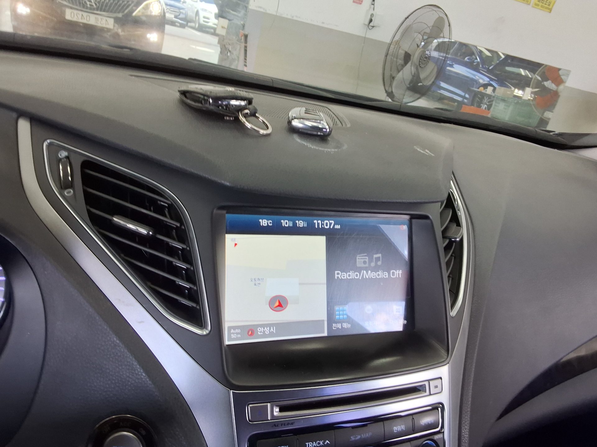 HYUNDAI GRANDEUR HG HG 240 MODERN COLLECTION 2017 - zdjęcie 17