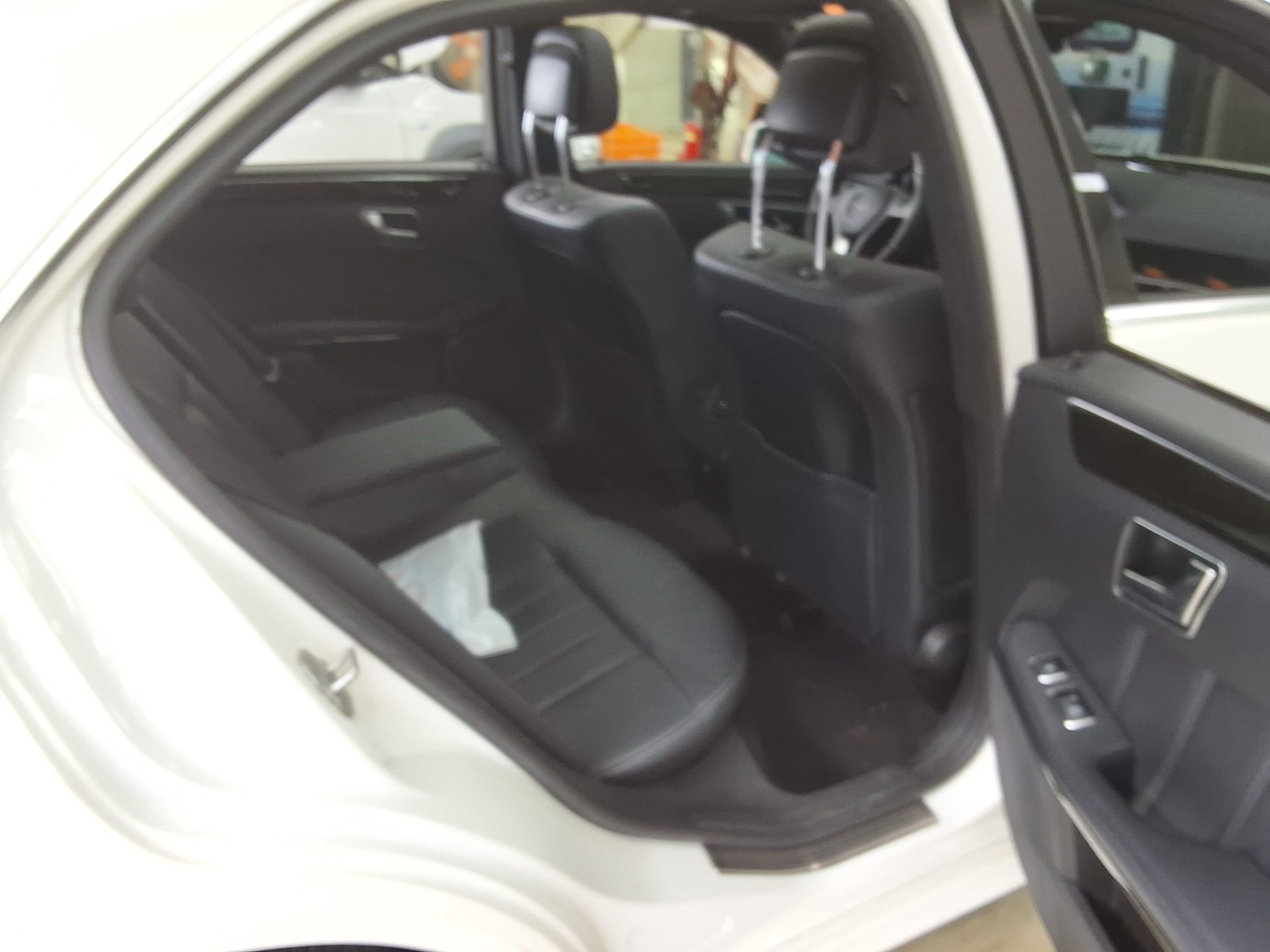 MERCEDES-BENZ E-CLASS (4TH GEN) E300 4MATIC AVANTGARDE 2014 - zdjęcie 14