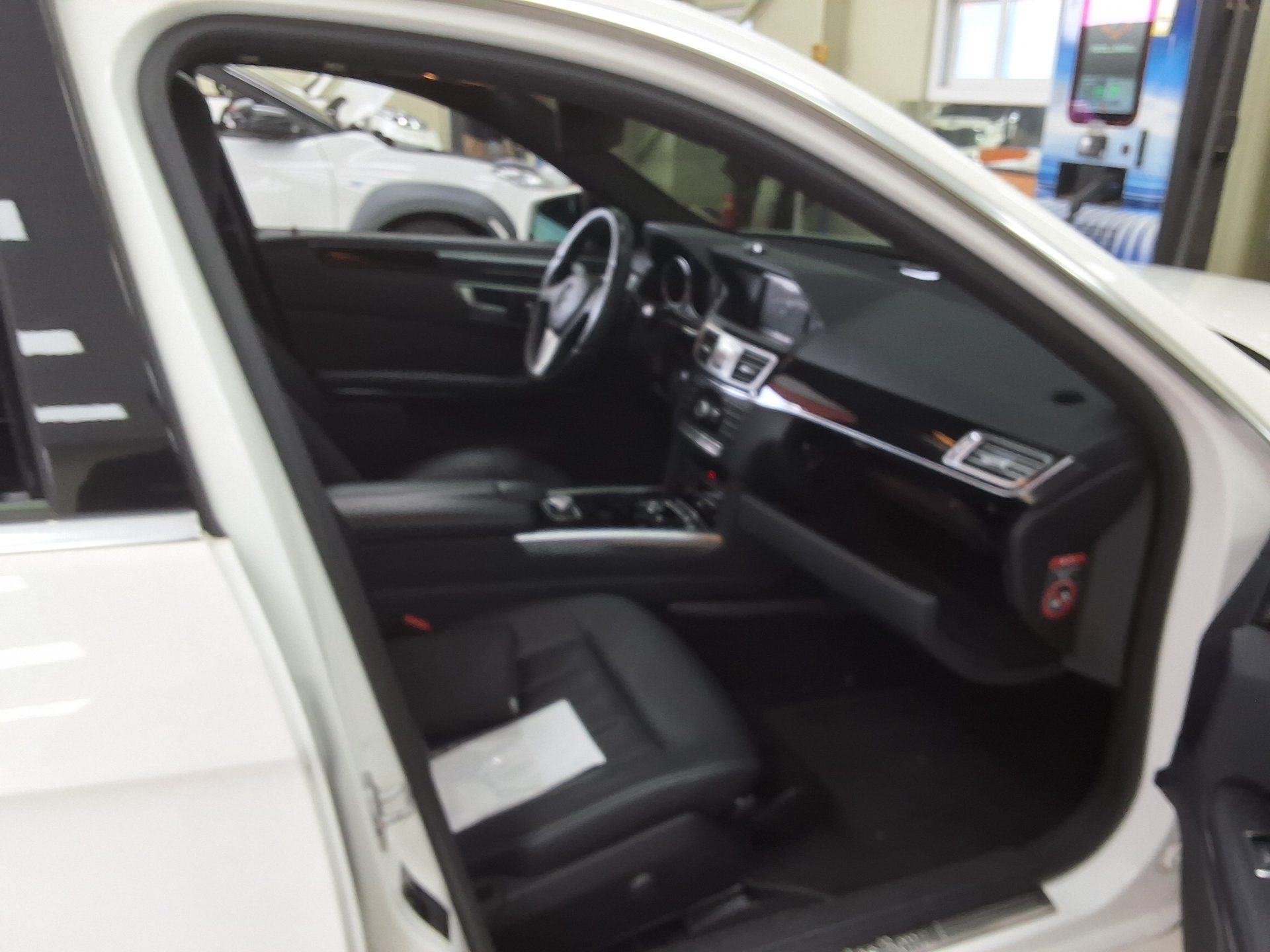MERCEDES-BENZ E-CLASS (4TH GEN) E300 4MATIC AVANTGARDE 2014 - zdjęcie 15