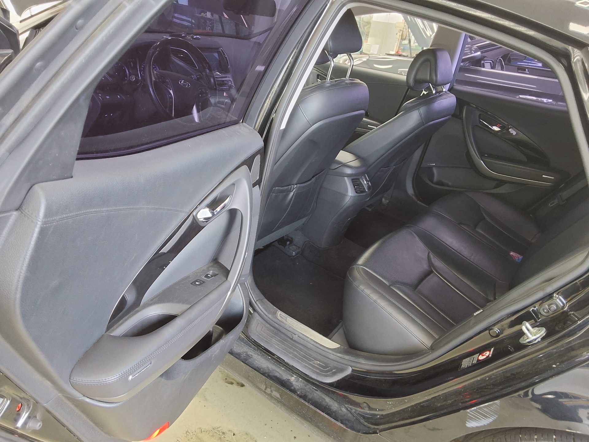 HYUNDAI GRANDEUR HG HG 240 MODERN COLLECTION 2017 - zdjęcie 12