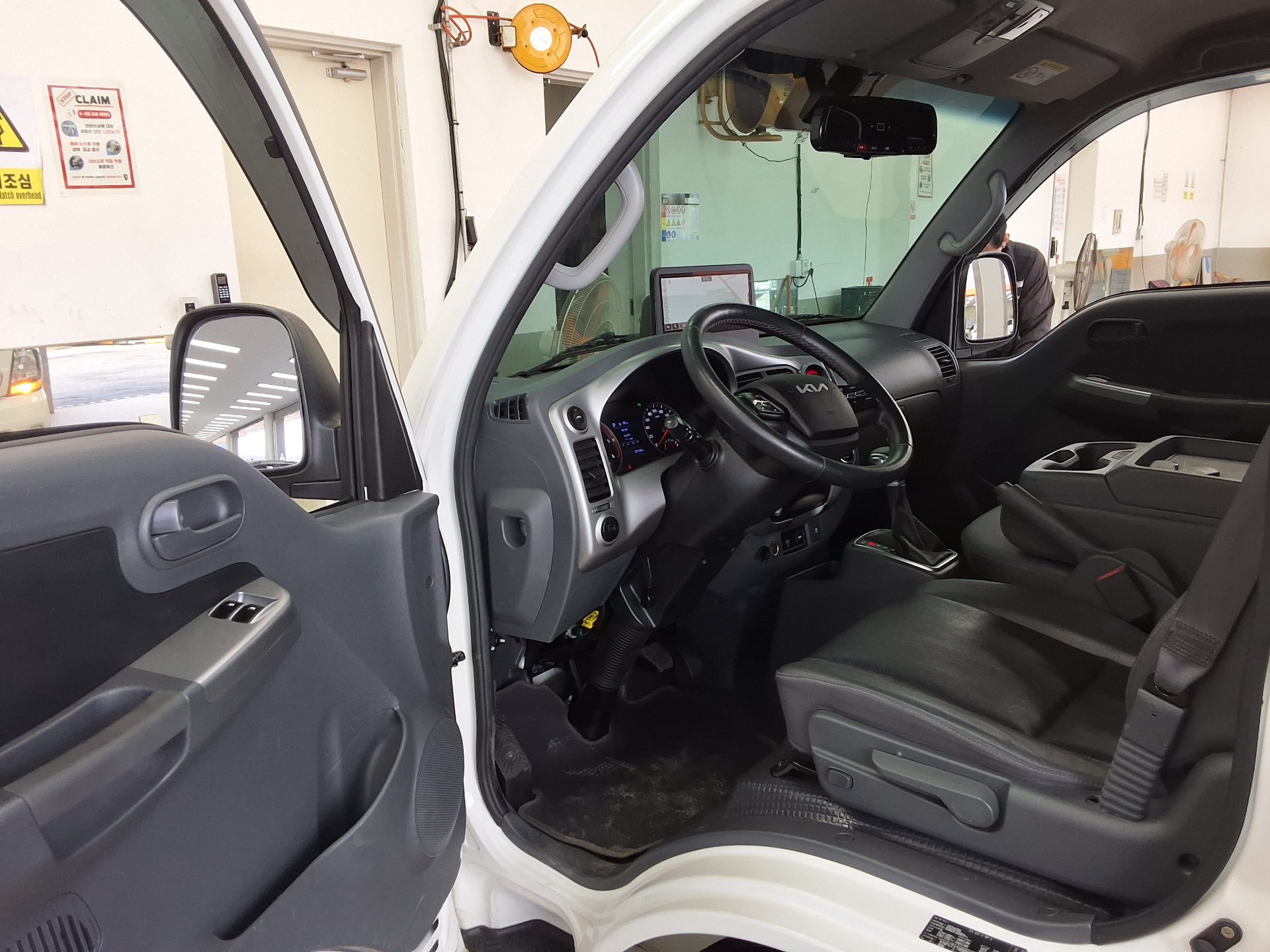 KIA THE NEW BONGO III CARGO BUILT-IN BOX TRUCK LPI PLUS MODEL 2024 - zdjęcie 10