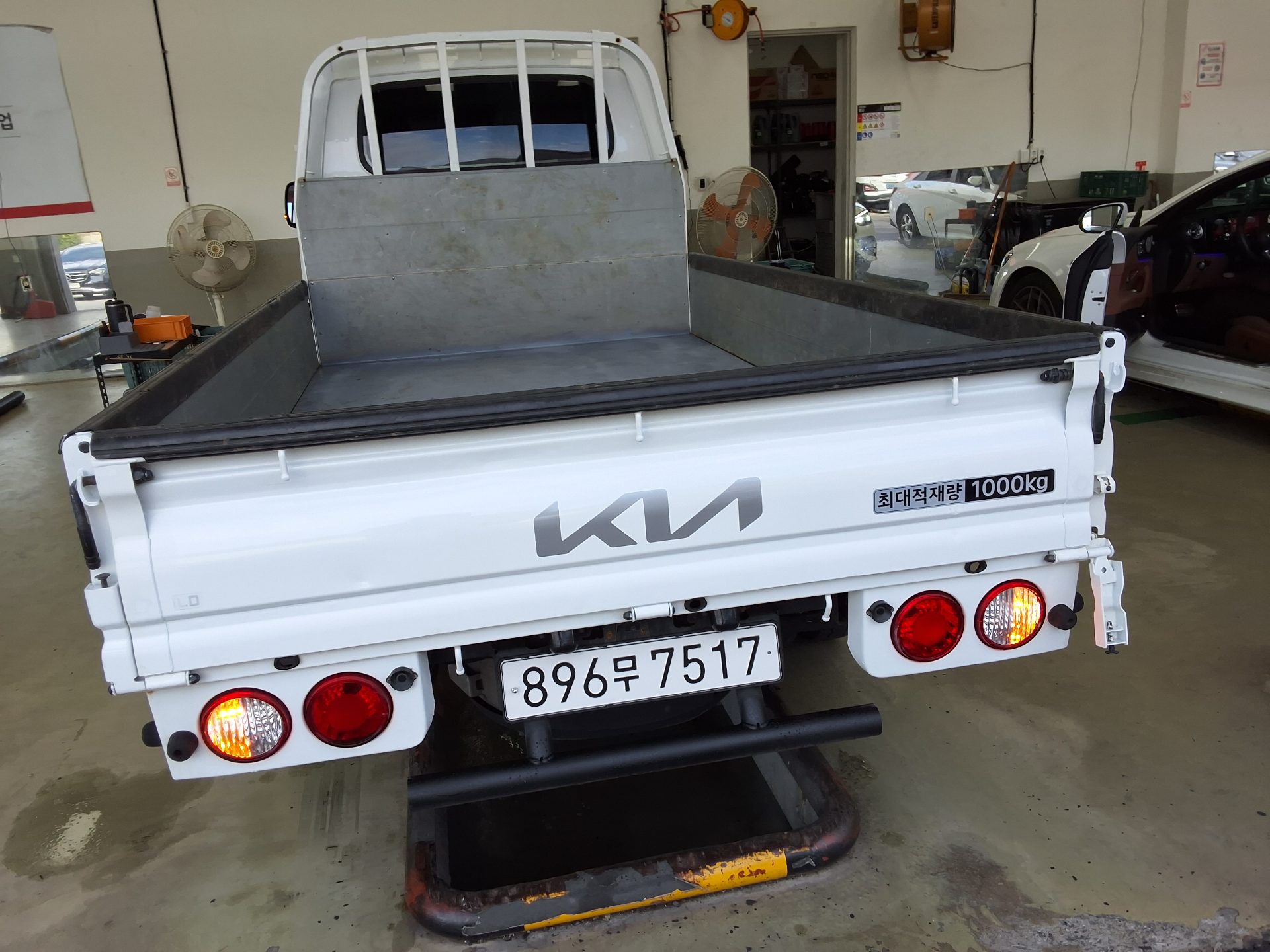 KIA THE NEW BONGO III CARGO BUILT-IN BOX TRUCK LPI PLUS MODEL 2024 - zdjęcie 11