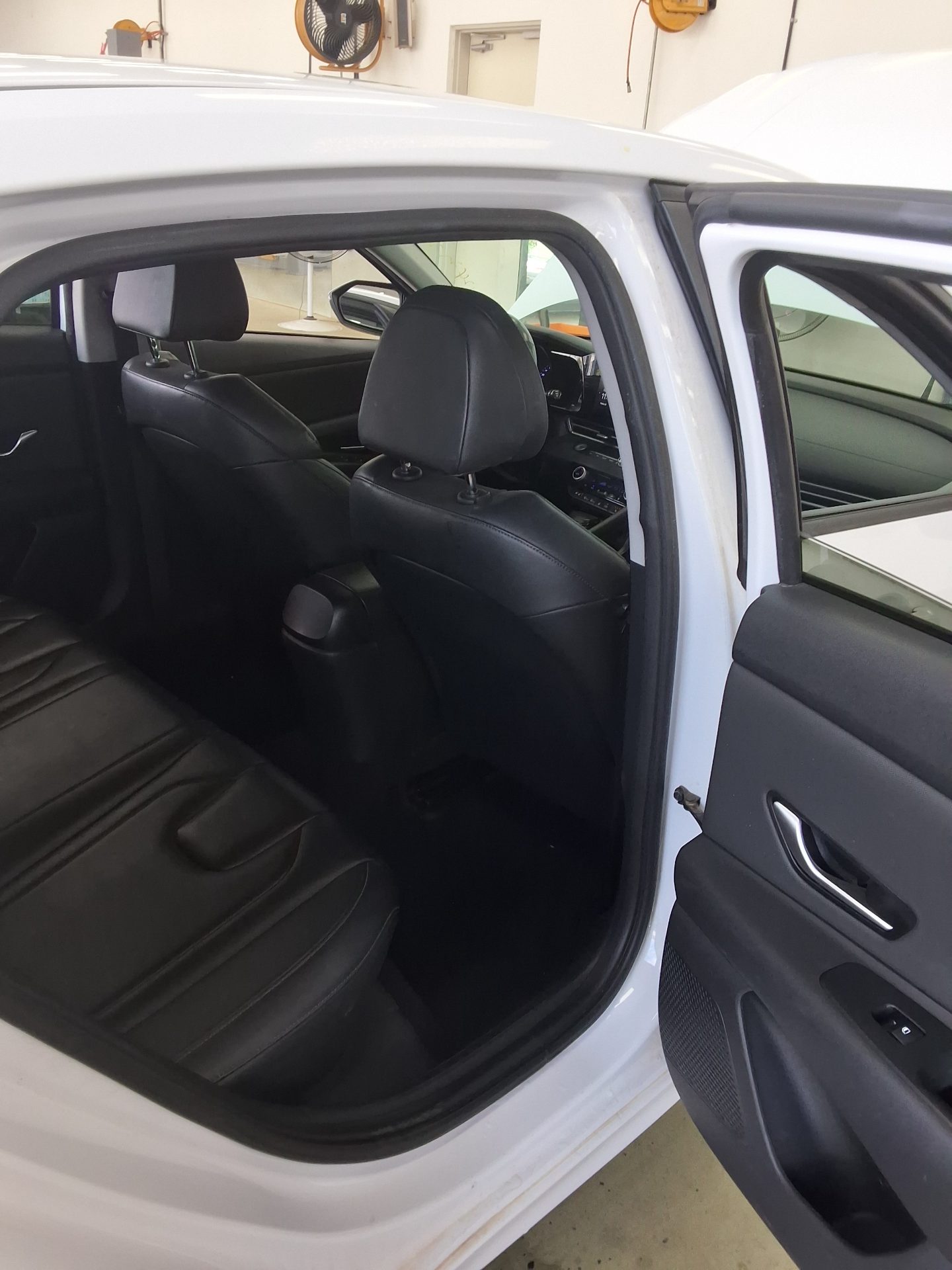 HYUNDAI AVANTE (CN7) 1.6 GASOLINE MODERN 2021 - zdjęcie 13