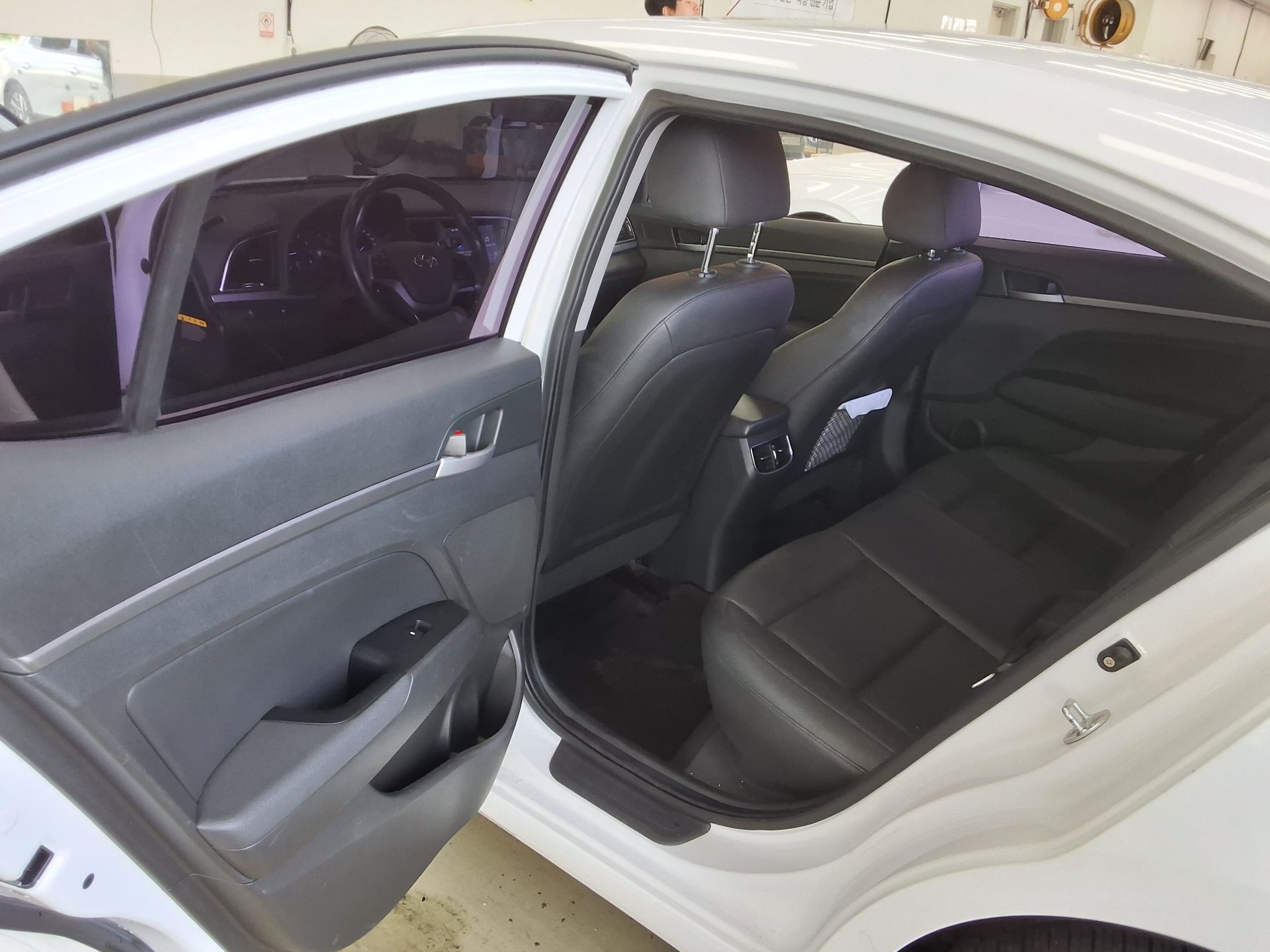 HYUNDAI AVANTE AD 1.6 GDi SMART 2017 - zdjęcie 12
