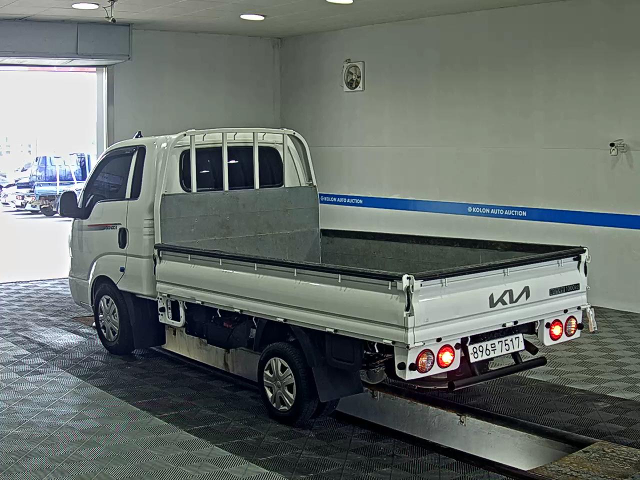 KIA THE NEW BONGO III CARGO BUILT-IN BOX TRUCK LPI PLUS MODEL 2024 - zdjęcie 6