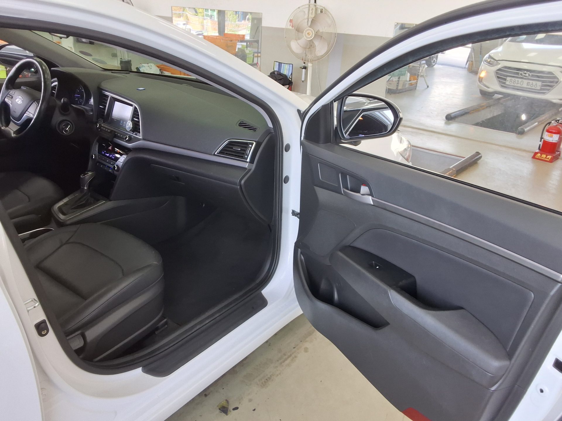 HYUNDAI AVANTE AD 1.6 GDi SMART 2017 - zdjęcie 14
