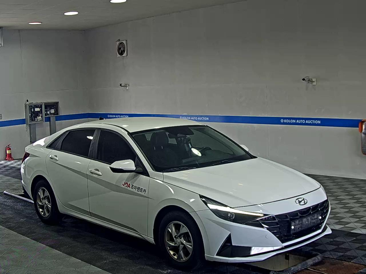 HYUNDAI AVANTE (CN7) 1.6 GASOLINE MODERN 2021 - zdjęcie 3