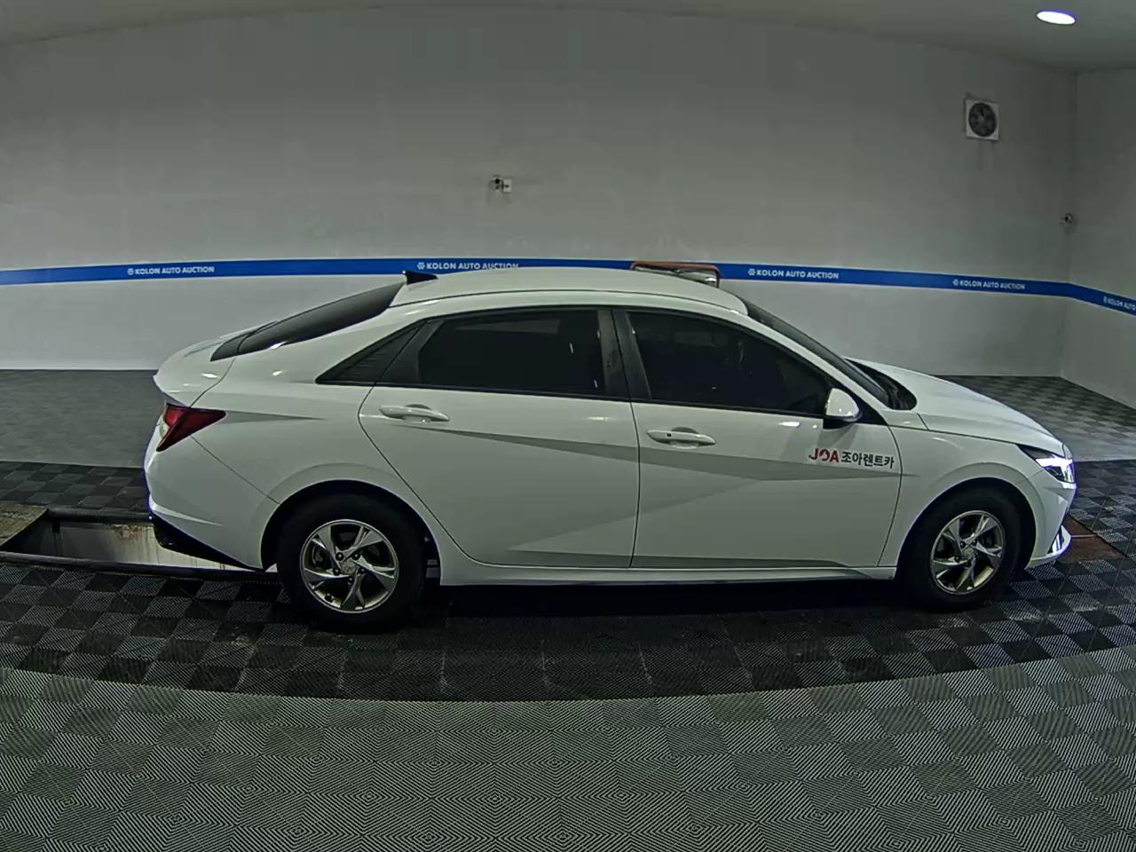 HYUNDAI AVANTE (CN7) 1.6 GASOLINE MODERN 2021 - zdjęcie 4