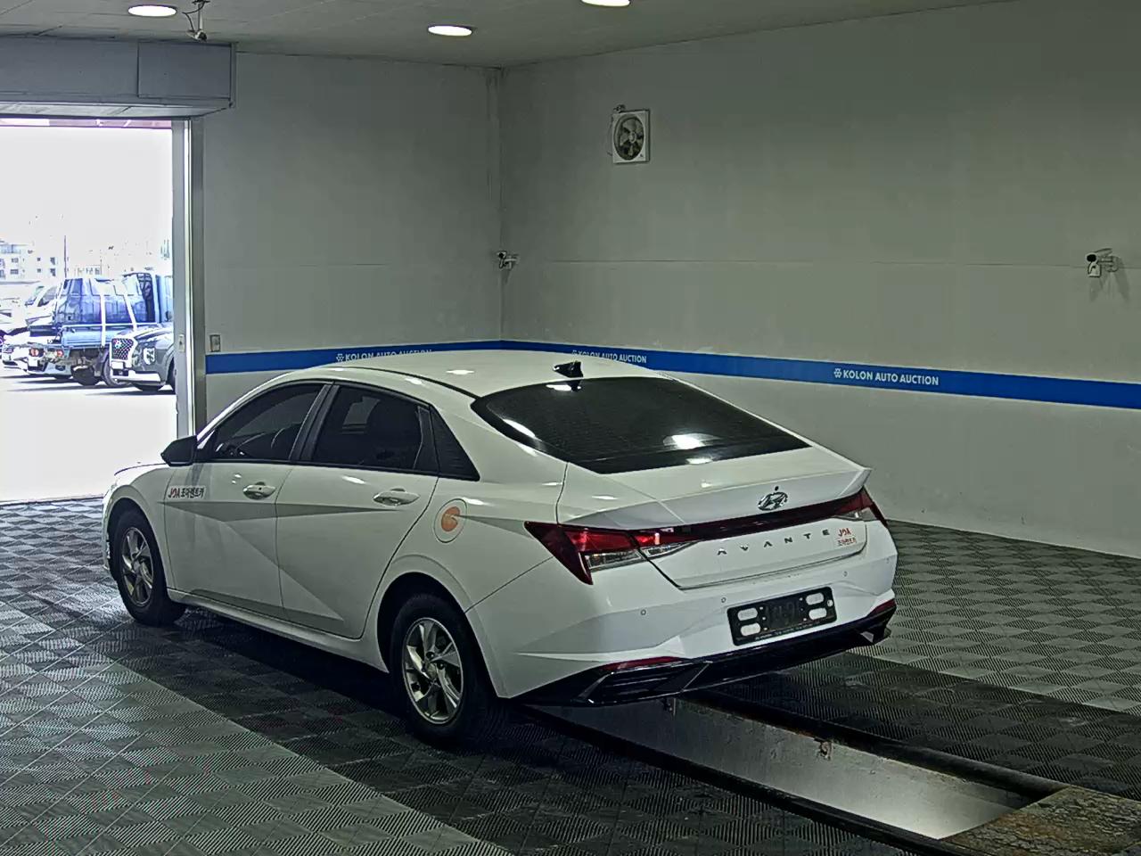 HYUNDAI AVANTE (CN7) 1.6 GASOLINE MODERN 2021 - zdjęcie 6