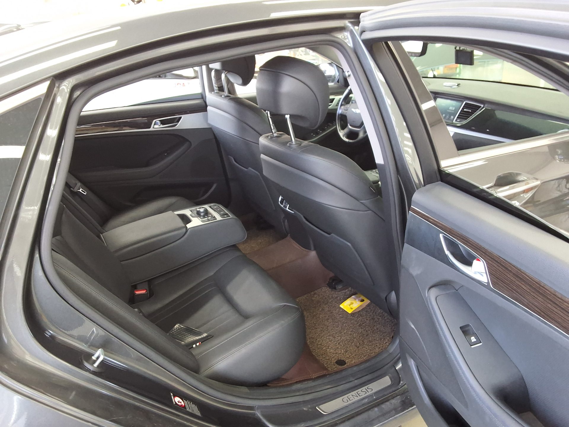 GENESIS G80 3.3 GDi AWD LUXURY 2019 - zdjęcie 13