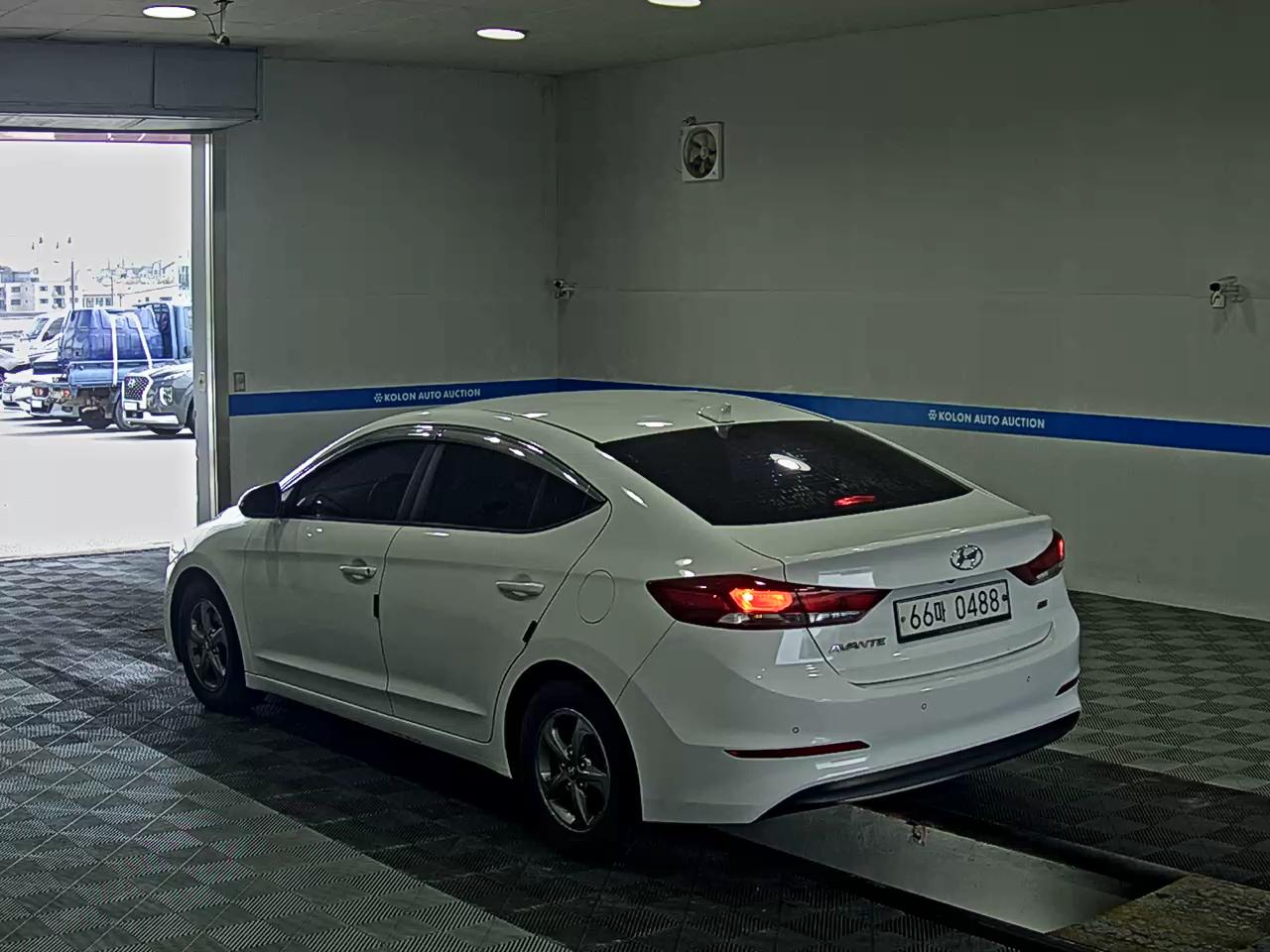 HYUNDAI AVANTE AD 1.6 GDi SMART 2017 - zdjęcie 6