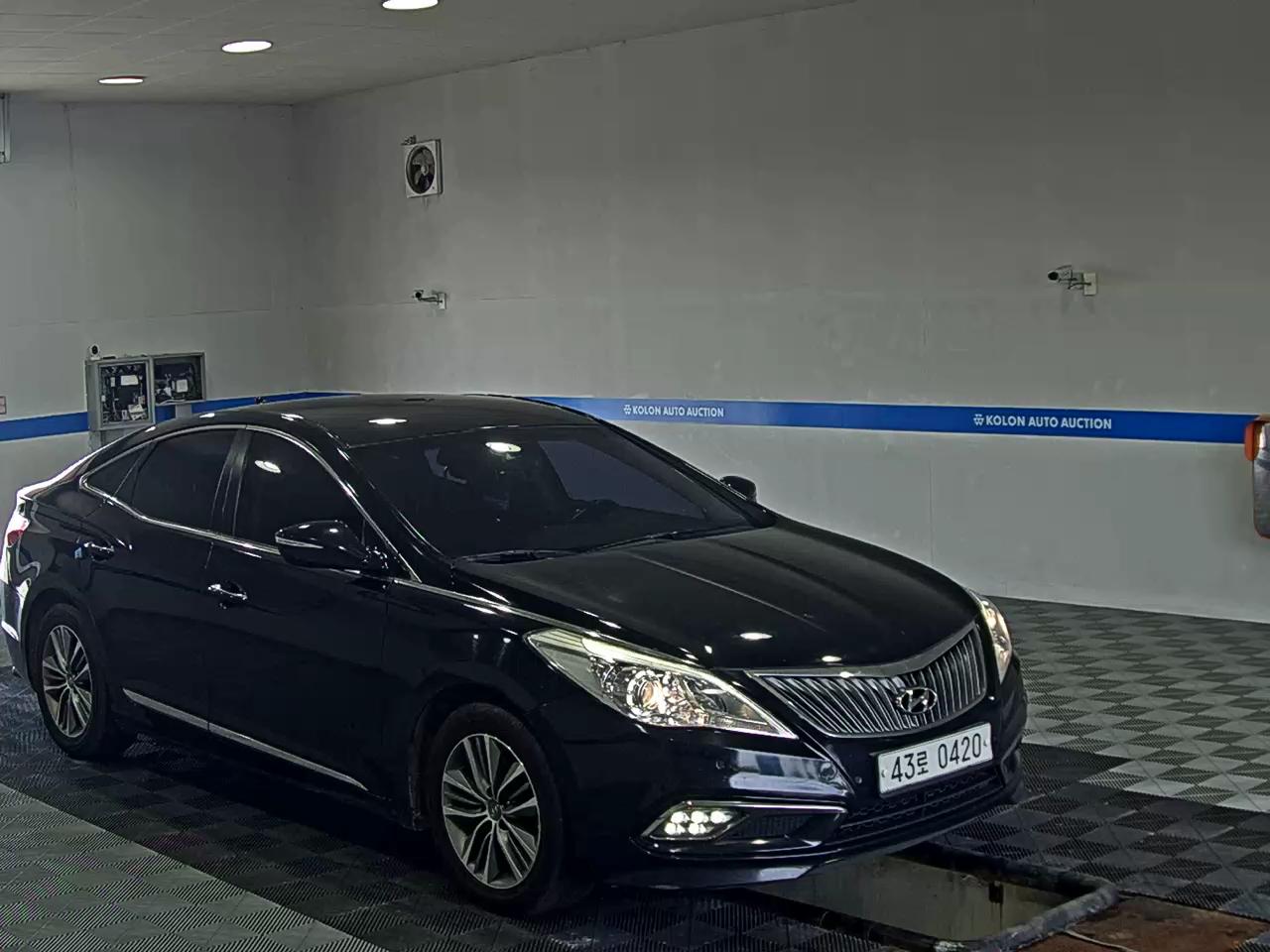 HYUNDAI GRANDEUR HG HG 240 MODERN COLLECTION 2017 - zdjęcie 3