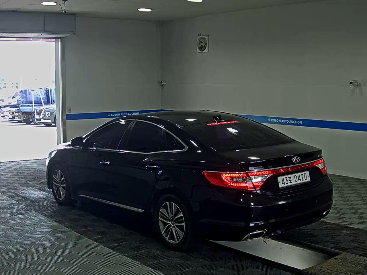 HYUNDAI GRANDEUR HG HG 240 MODERN COLLECTION 2017 - zdjęcie 6