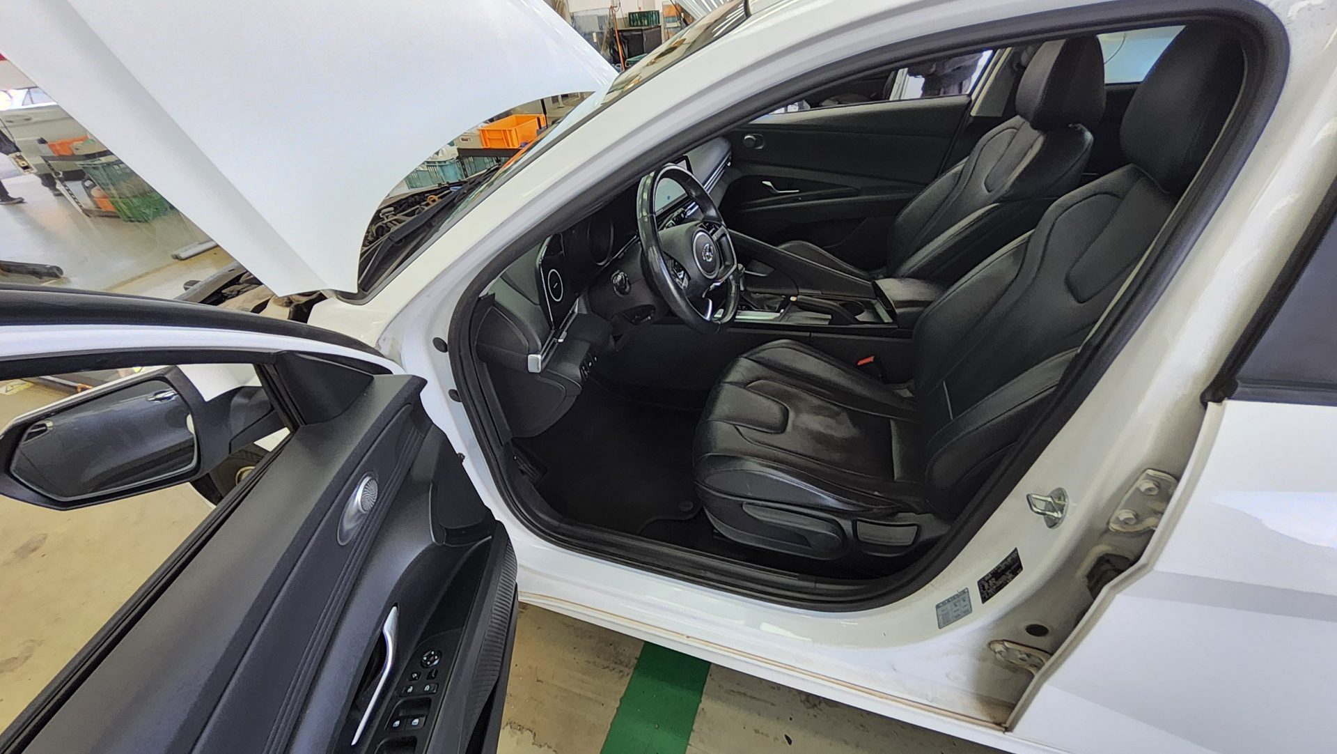 HYUNDAI AVANTE (CN7) 1.6 GASOLINE MODERN 2021 - zdjęcie 10