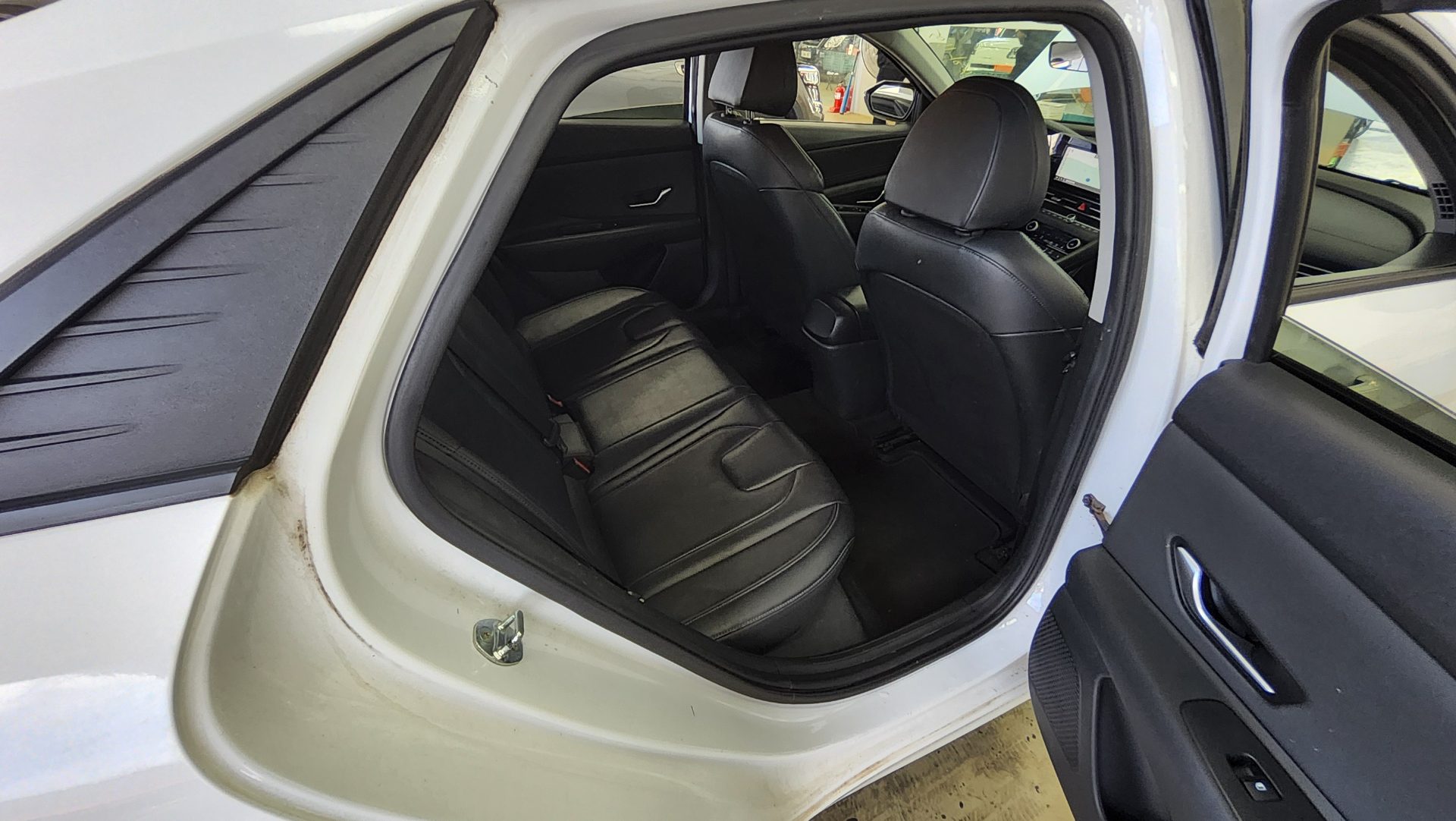 HYUNDAI AVANTE (CN7) 1.6 GASOLINE MODERN 2021 - zdjęcie 13
