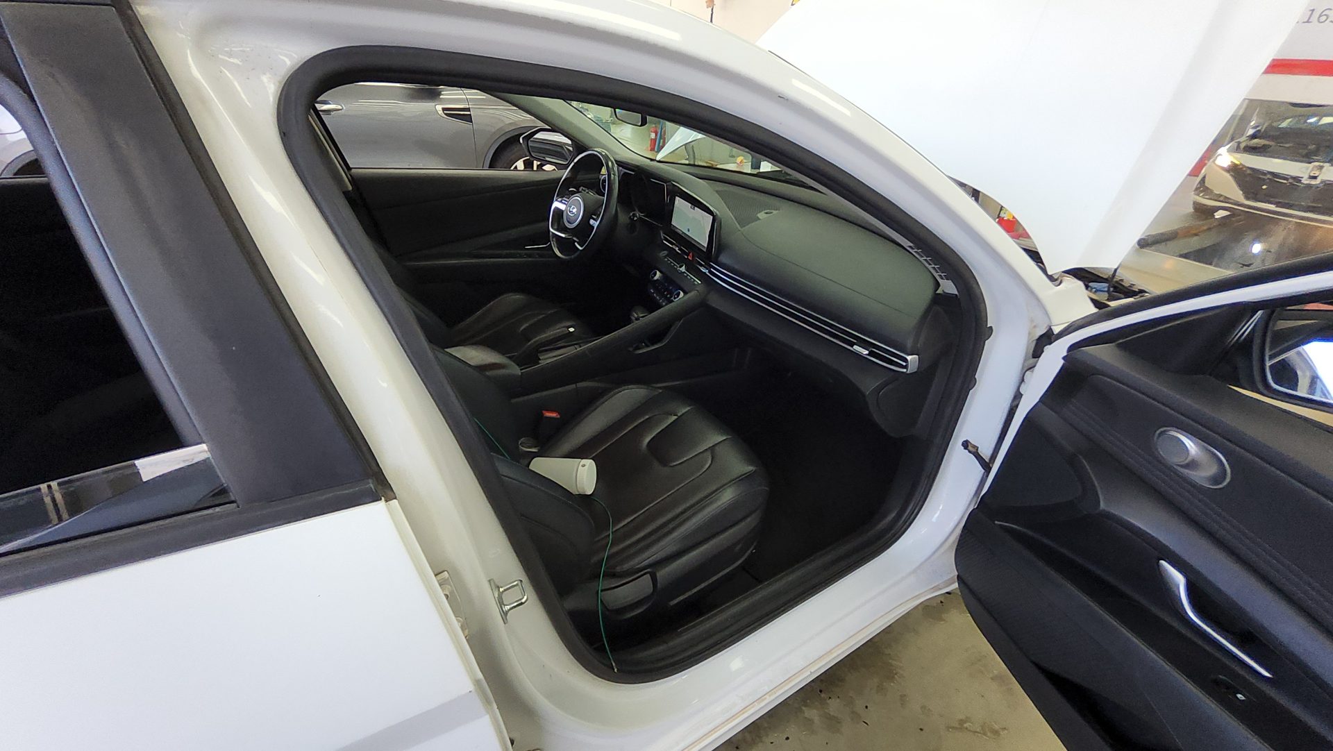 HYUNDAI AVANTE (CN7) 1.6 GASOLINE MODERN 2021 - zdjęcie 14