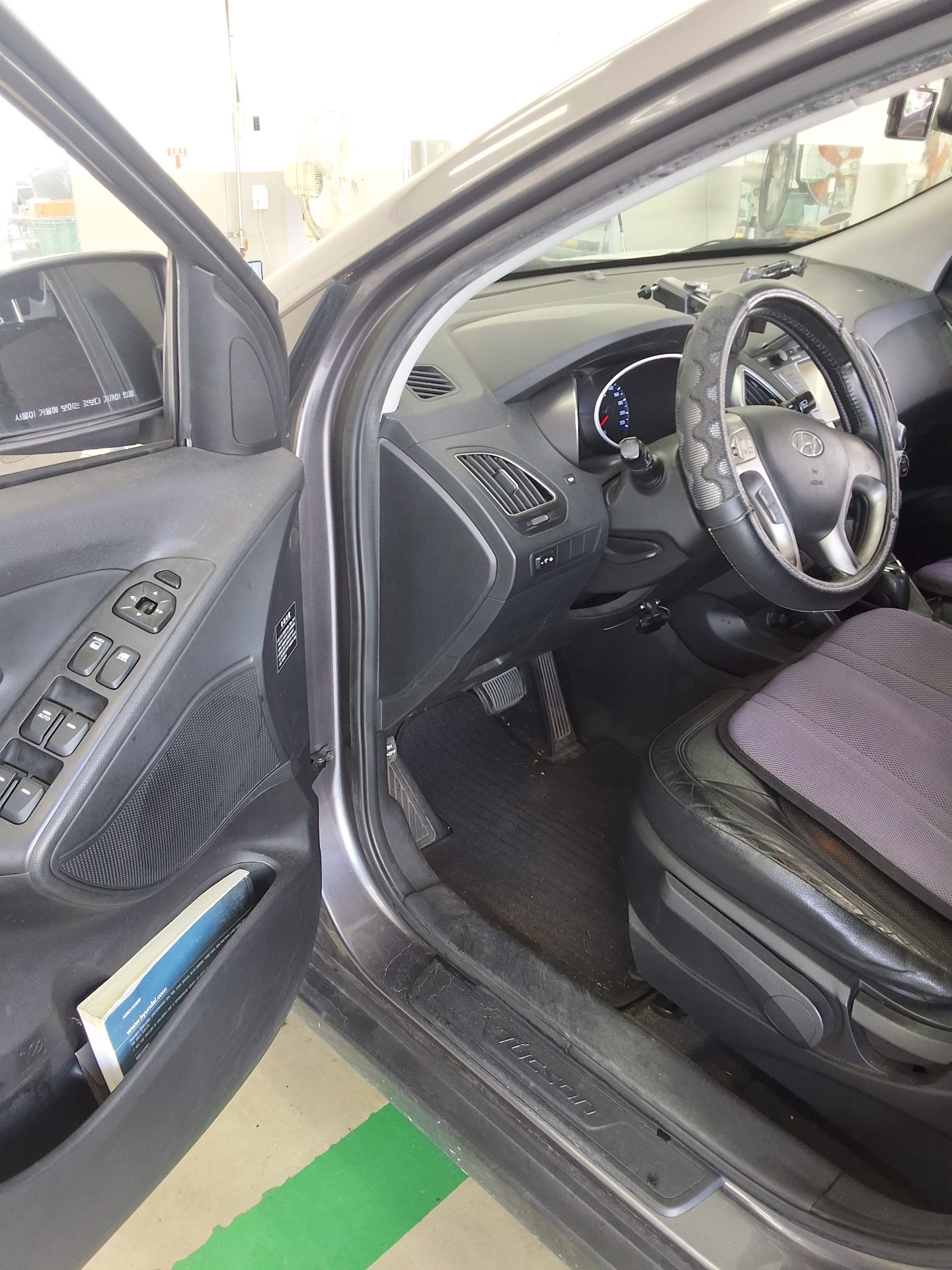 HYUNDAI TUCSON ix DIESEL R20 2WD LX20 PREMIER 2010 - zdjęcie 10