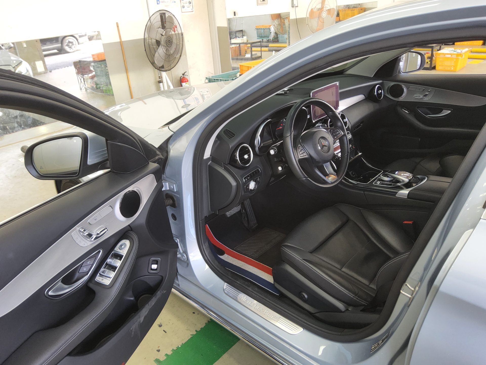 MERCEDES-BENZ C-CLASS (4TH GEN) C220 d AVANTGARDE 2017 - zdjęcie 10