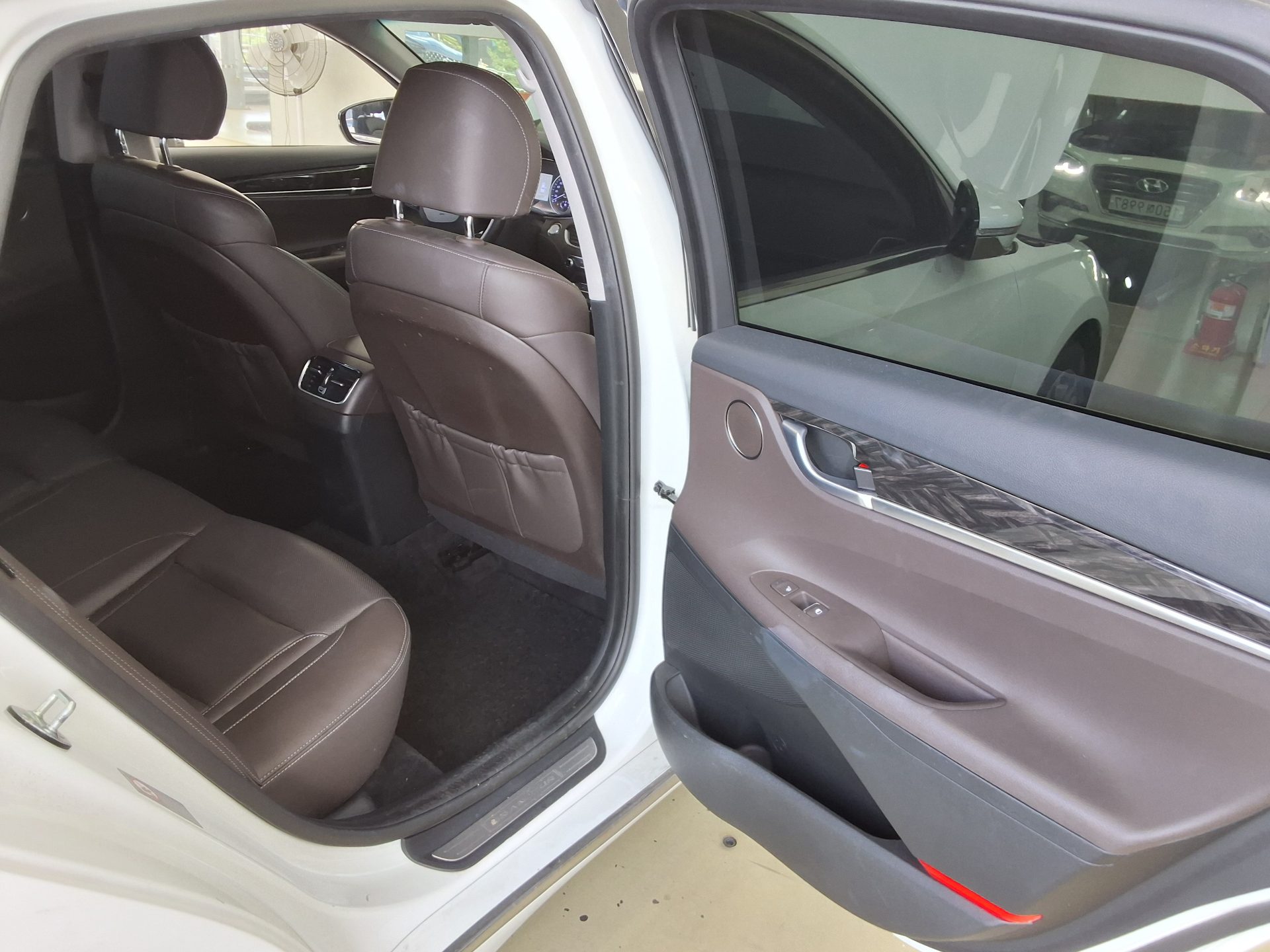 HYUNDAI GRANDEUR IG 3.0 LPi RENTAL CAR MODERN 2019 - zdjęcie 13