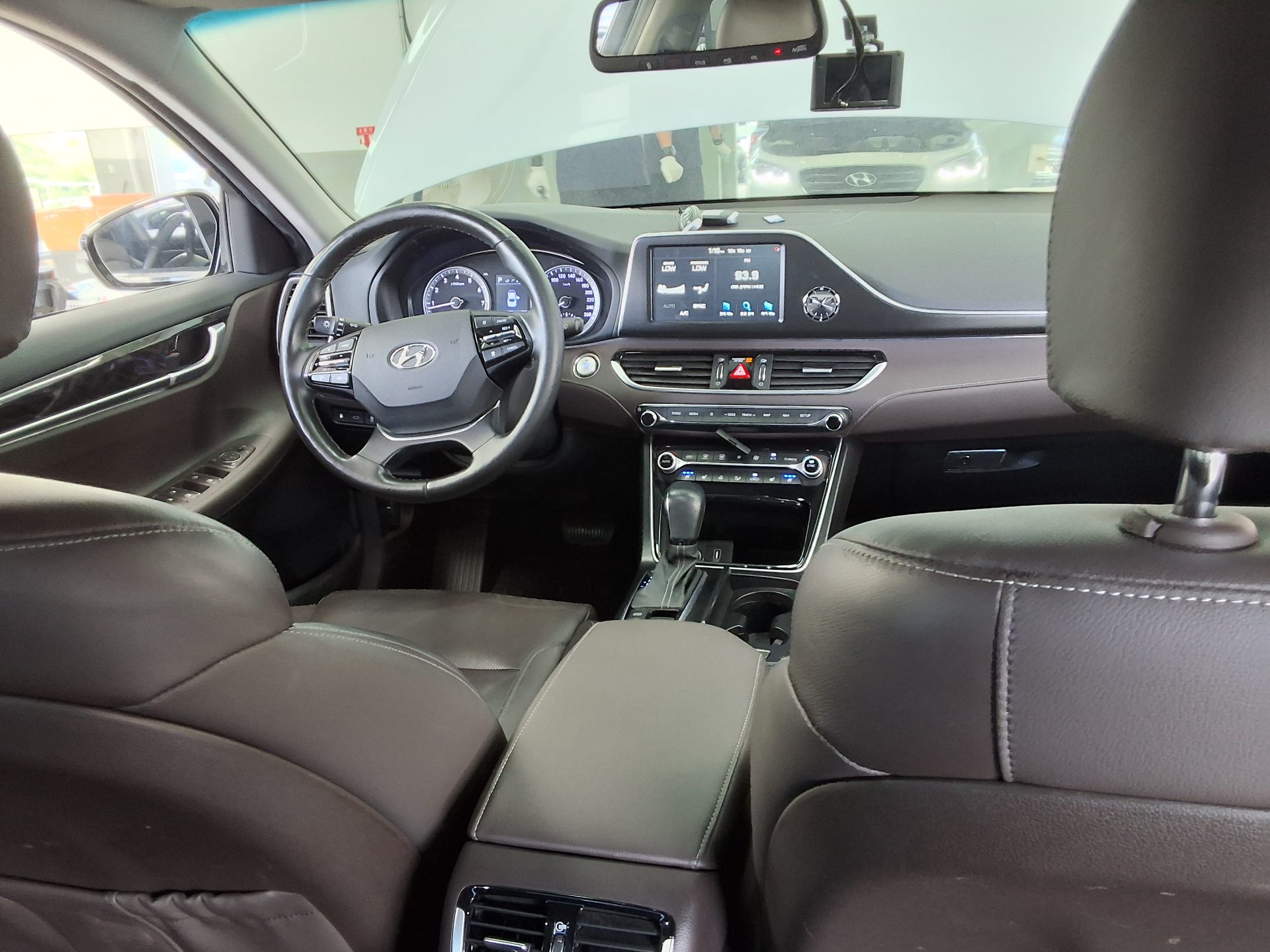 HYUNDAI GRANDEUR IG 3.0 LPi RENTAL CAR MODERN 2019 - zdjęcie 11