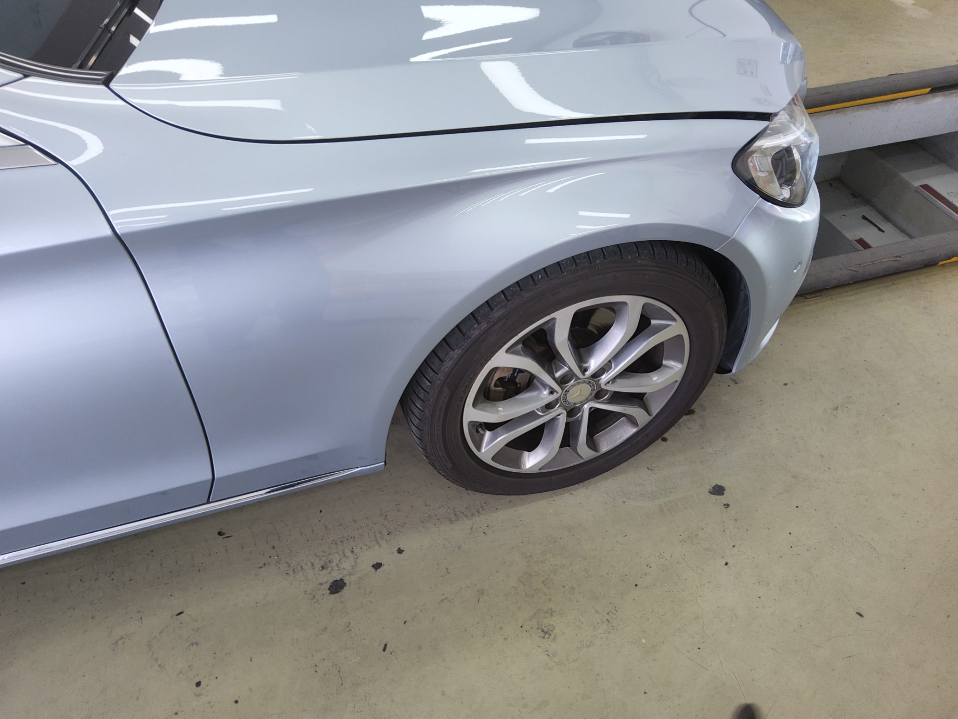 MERCEDES-BENZ C-CLASS (4TH GEN) C220 d AVANTGARDE 2017 - zdjęcie 23
