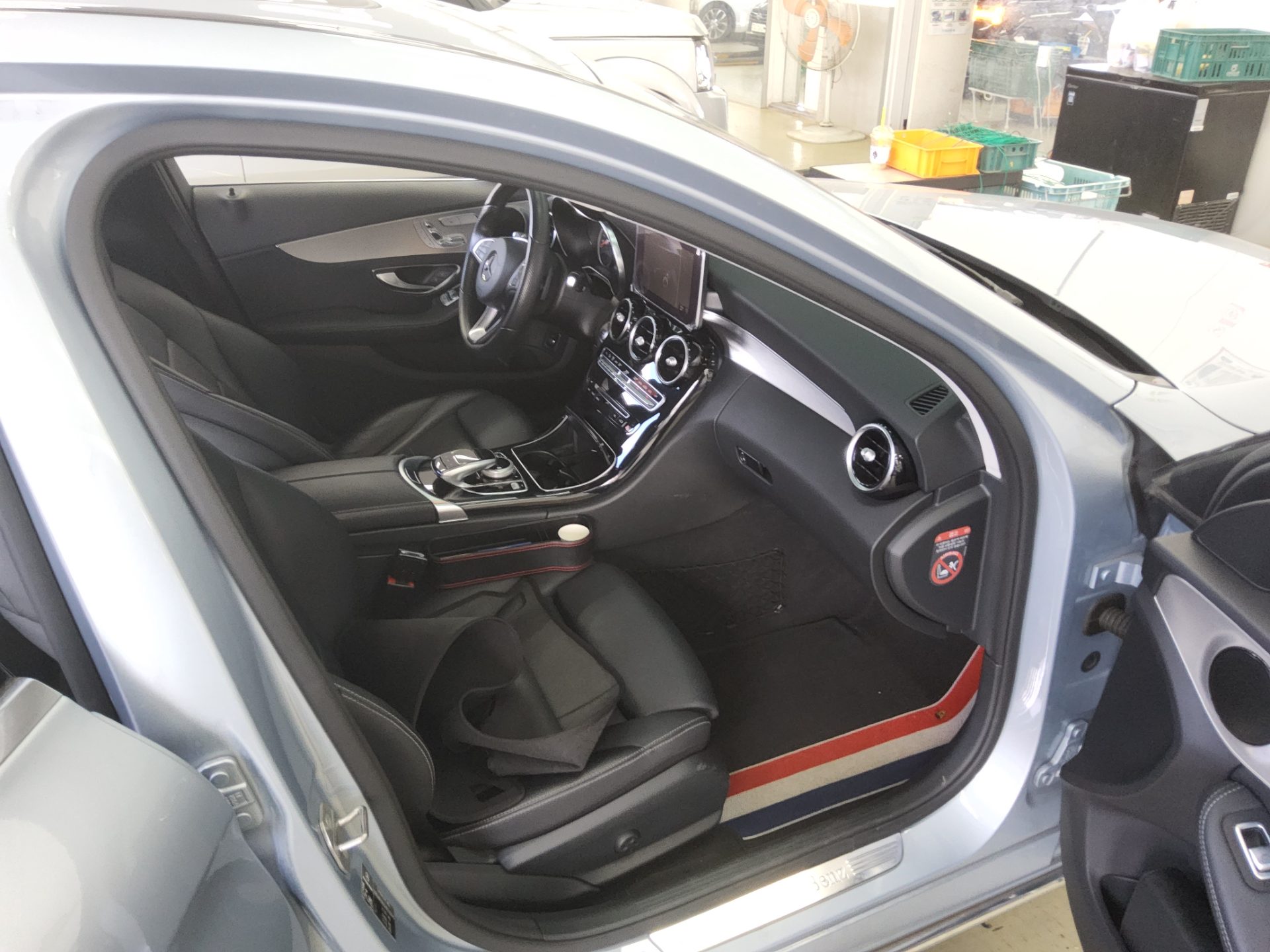 MERCEDES-BENZ C-CLASS (4TH GEN) C220 d AVANTGARDE 2017 - zdjęcie 14