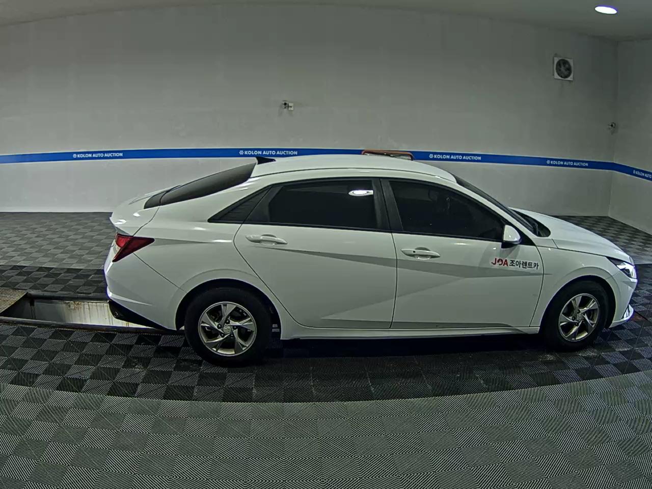 HYUNDAI AVANTE (CN7) 1.6 GASOLINE MODERN 2021 - zdjęcie 4