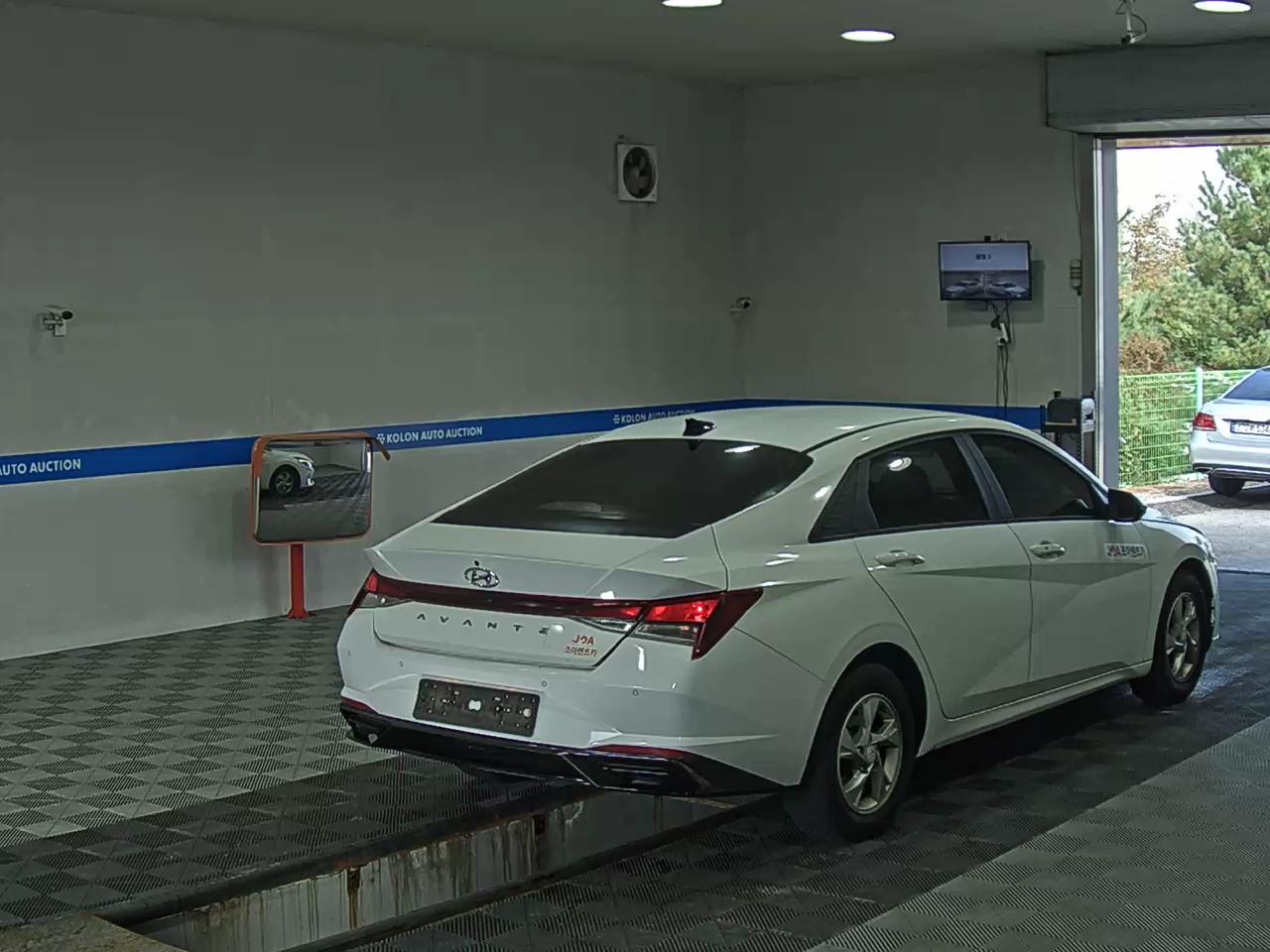 HYUNDAI AVANTE (CN7) 1.6 GASOLINE MODERN 2021 - zdjęcie 5