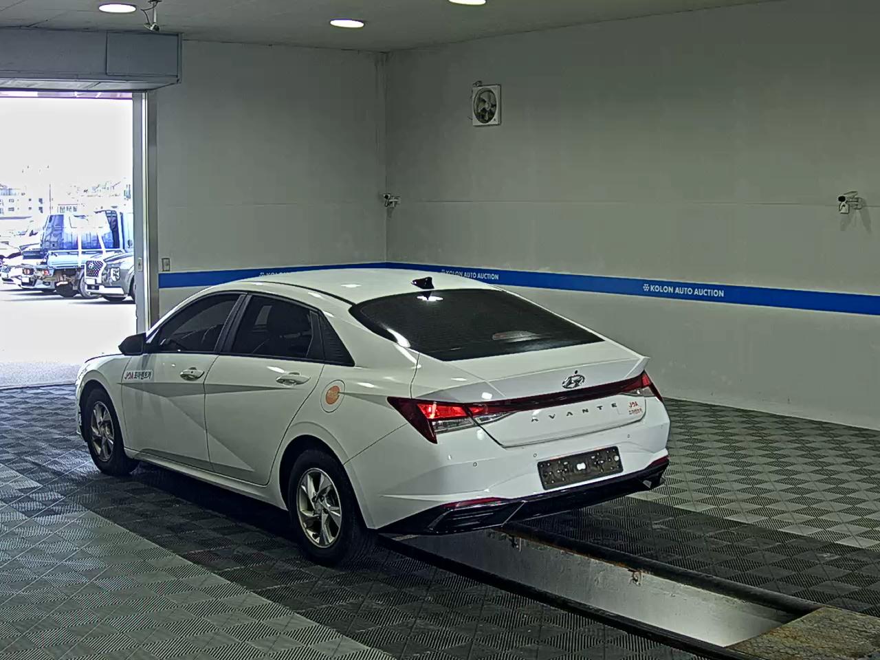 HYUNDAI AVANTE (CN7) 1.6 GASOLINE MODERN 2021 - zdjęcie 6