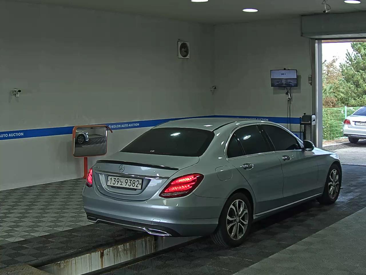 MERCEDES-BENZ C-CLASS (4TH GEN) C220 d AVANTGARDE 2017 - zdjęcie 5