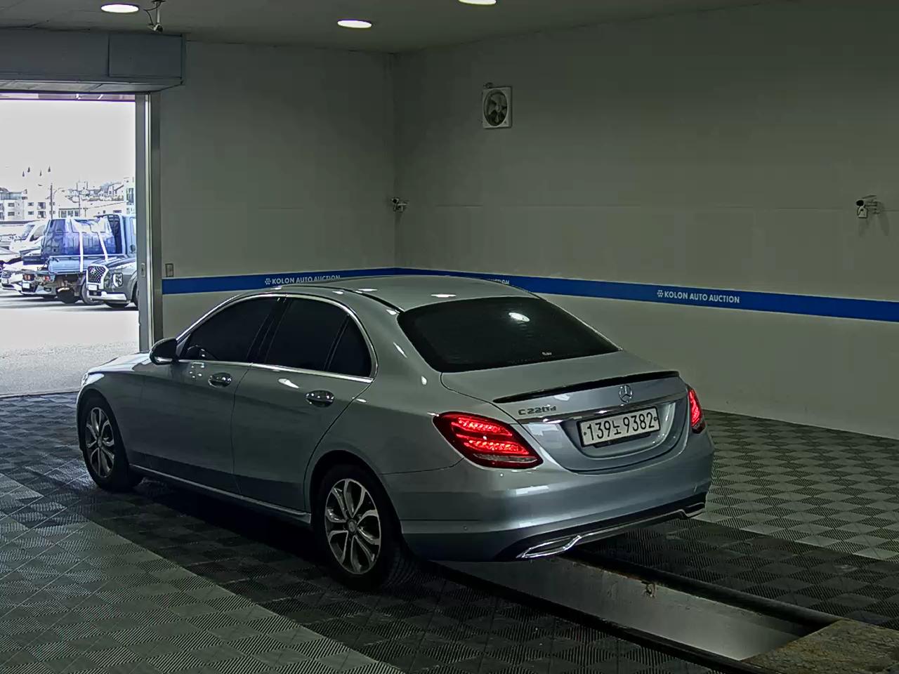 MERCEDES-BENZ C-CLASS (4TH GEN) C220 d AVANTGARDE 2017 - zdjęcie 6