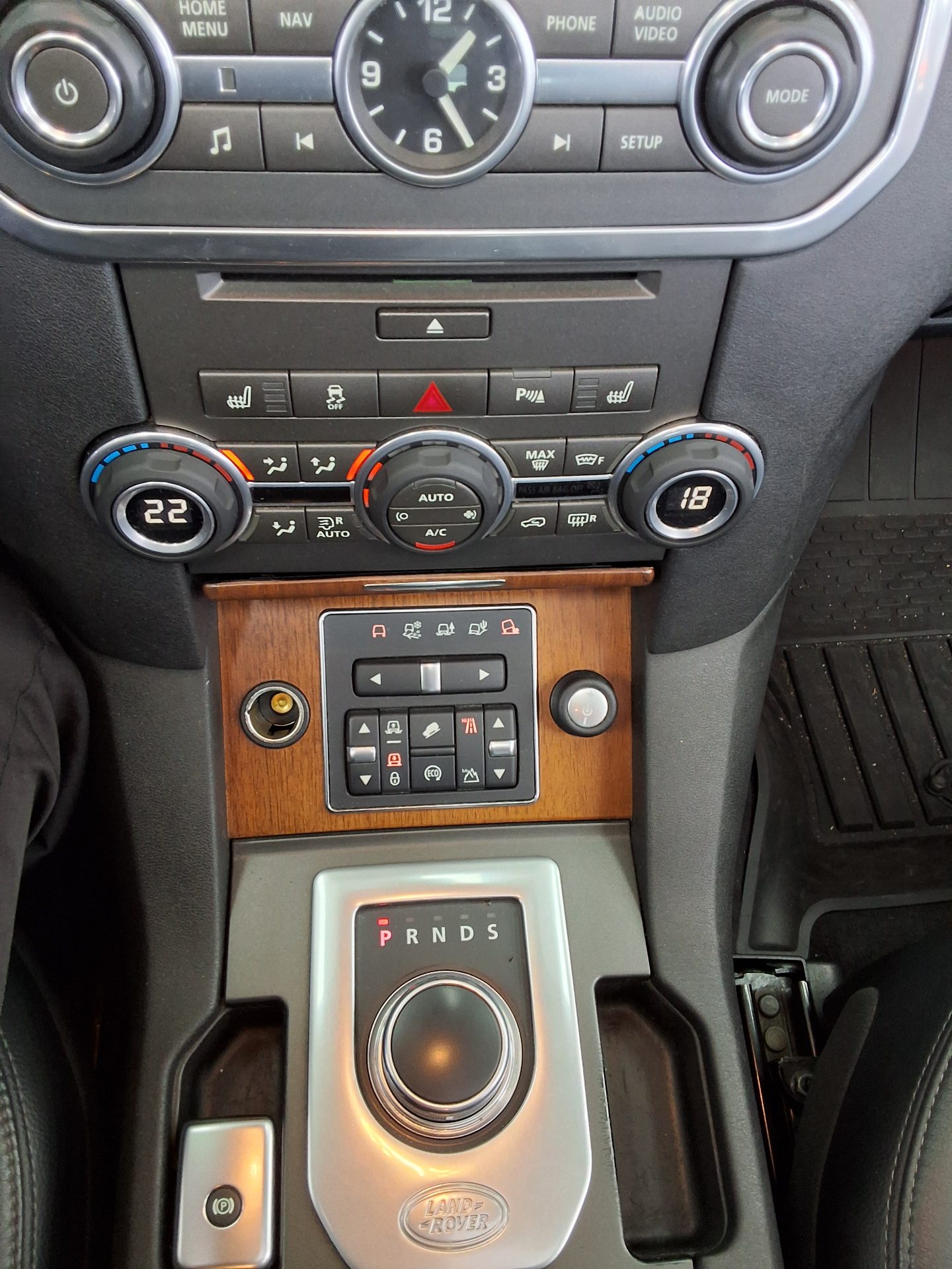 LAND ROVER DISCOVERY 4 3.0 SDV6 HSE 2015 - zdjęcie 19