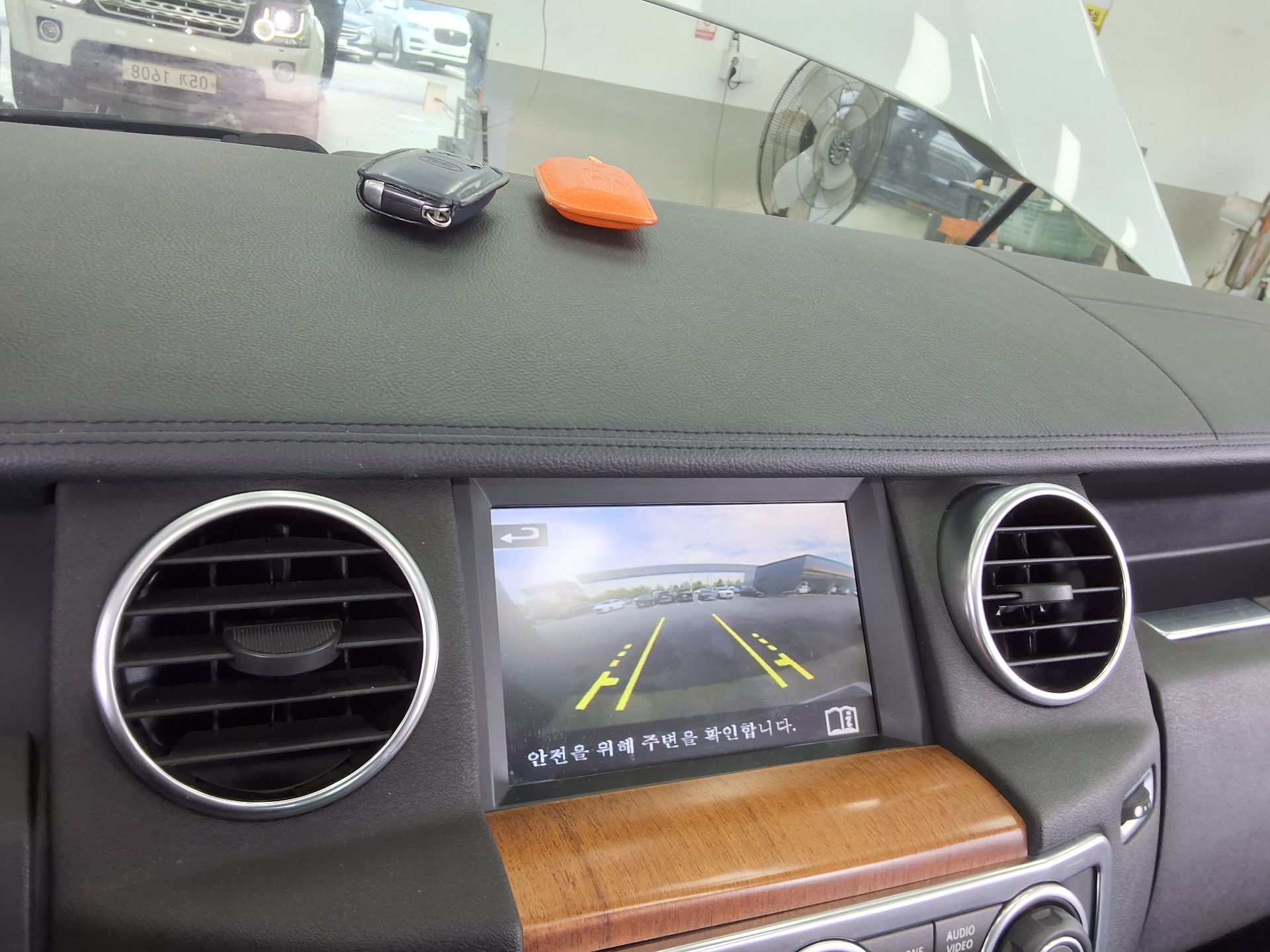 LAND ROVER DISCOVERY 4 3.0 SDV6 HSE 2015 - zdjęcie 20