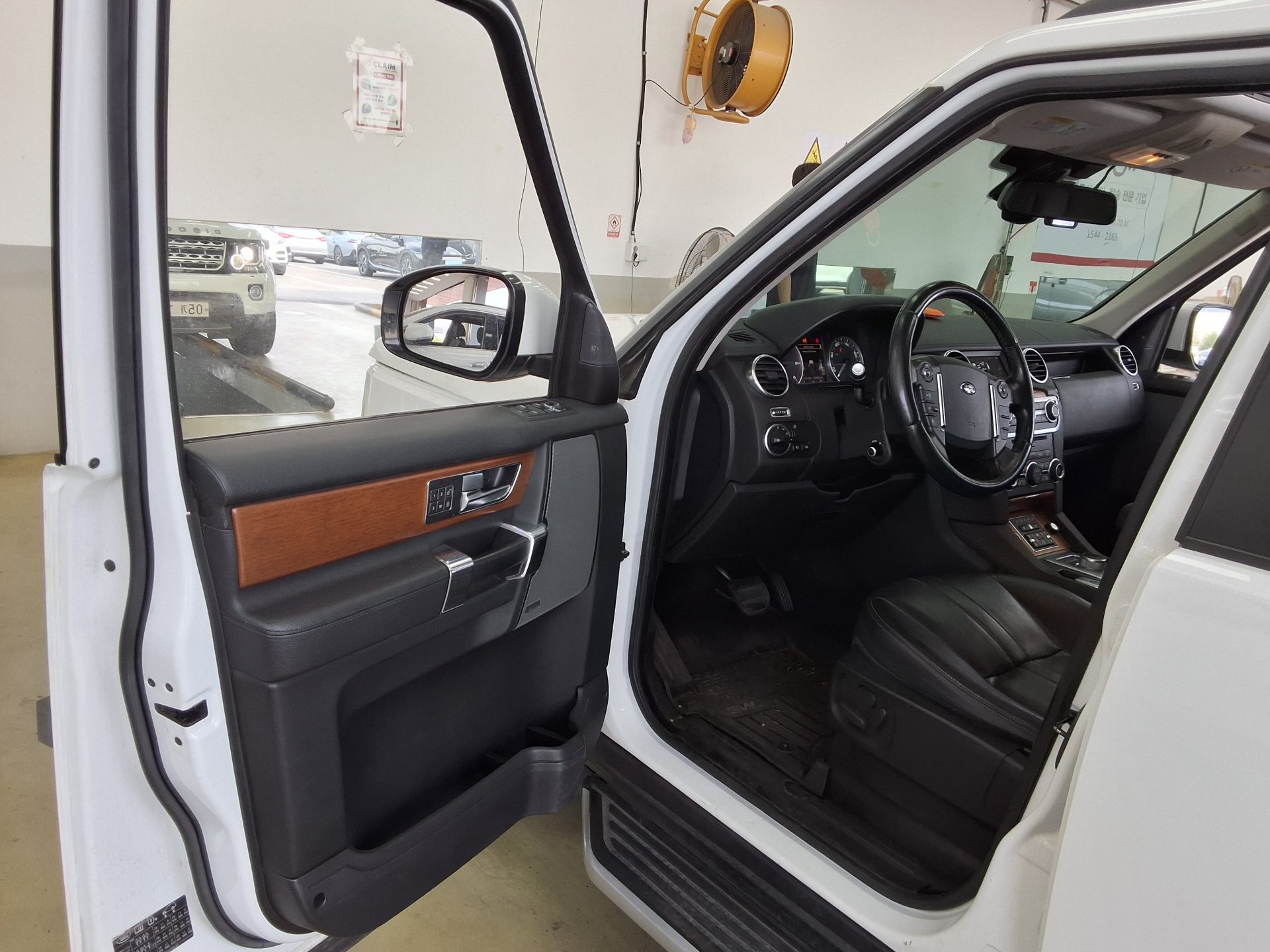 LAND ROVER DISCOVERY 4 3.0 SDV6 HSE 2015 - zdjęcie 10