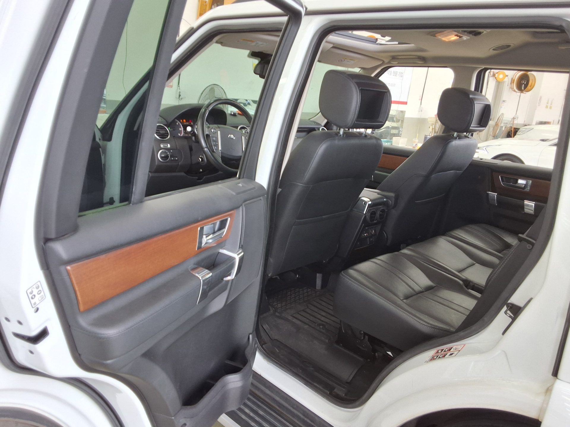 LAND ROVER DISCOVERY 4 3.0 SDV6 HSE 2015 - zdjęcie 12