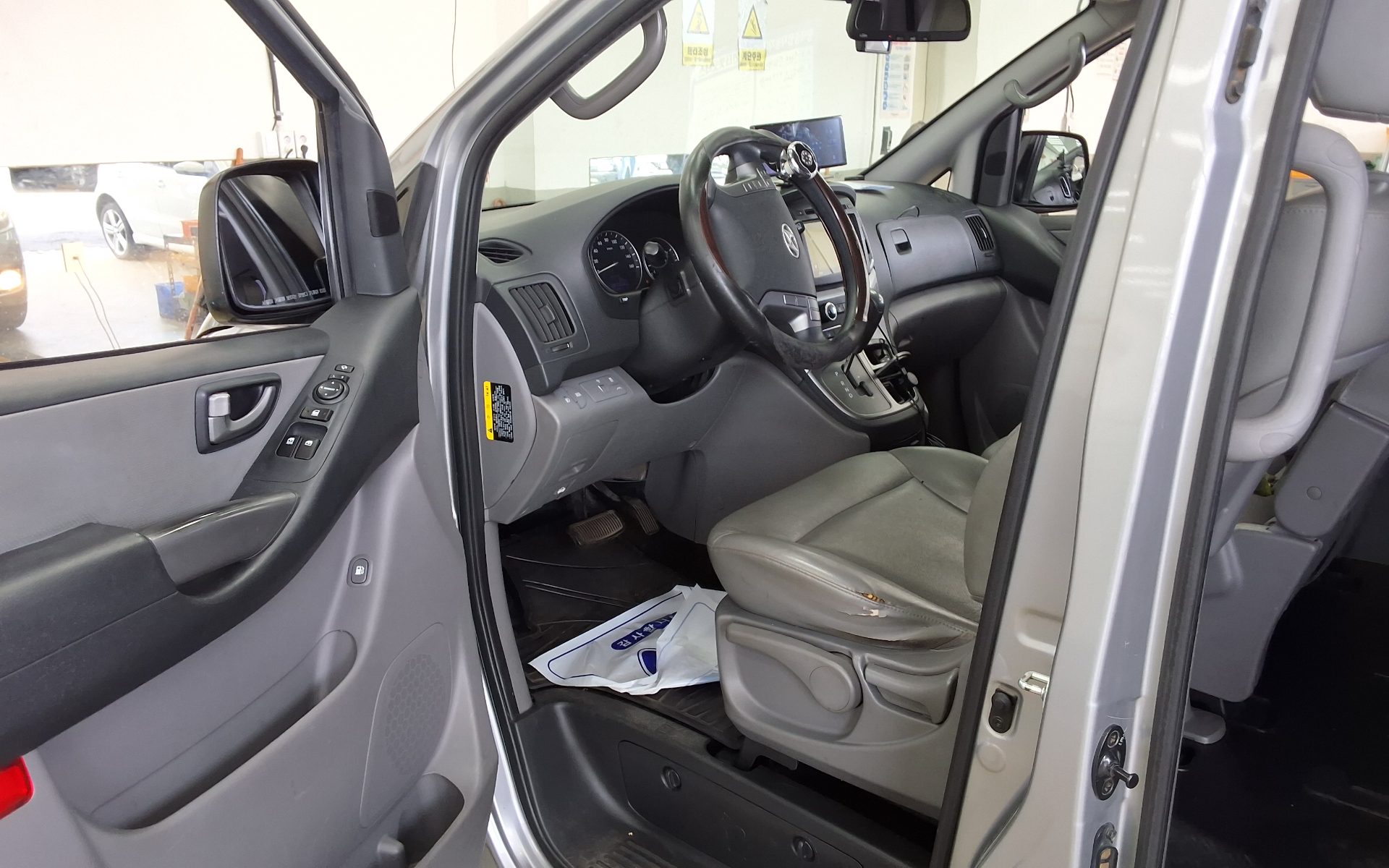 HYUNDAI GRAND STAREX 12-SEATER DIESEL MODERN 2017 - zdjęcie 10
