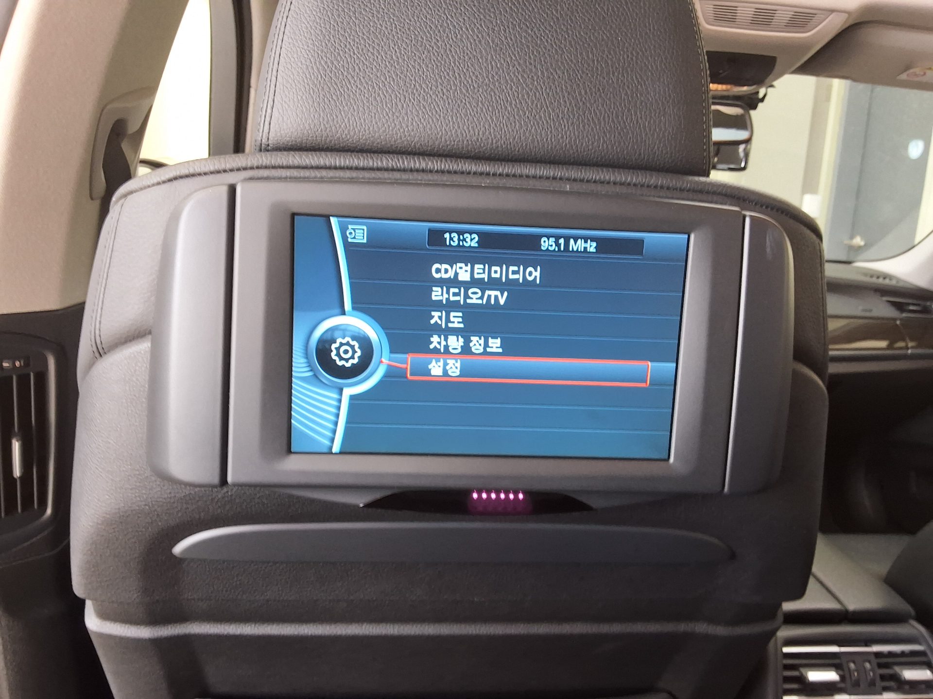 BMW 7 SERIES (5TH GEN) 740Li 2012 - zdjęcie 29
