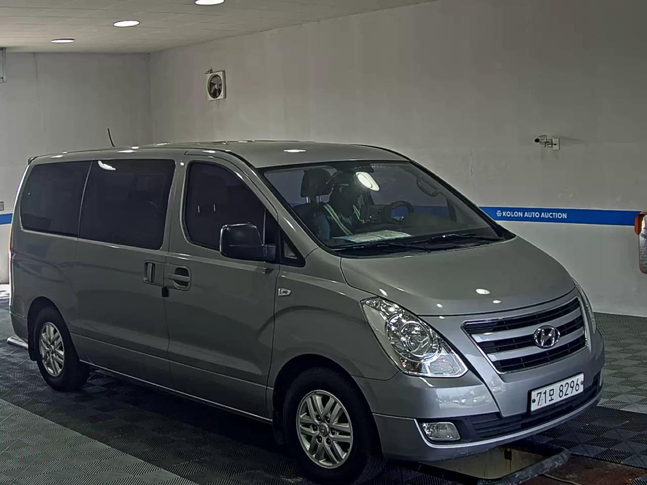 HYUNDAI GRAND STAREX 12-SEATER DIESEL MODERN 2017 - zdjęcie 3