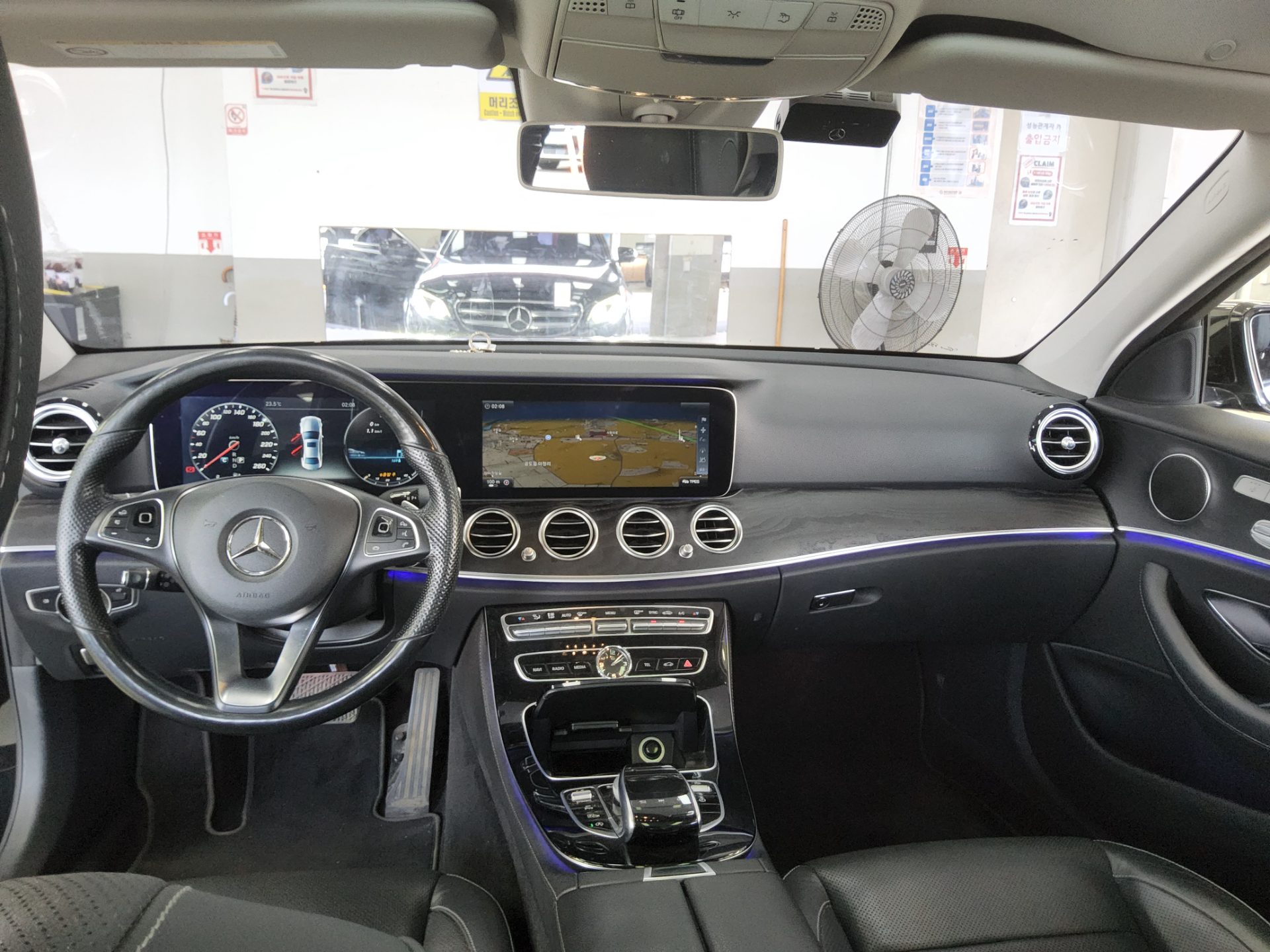 MERCEDES-BENZ E-CLASS (5TH GEN) E300 4MATIC AVANTGARDE 2017 - zdjęcie 11