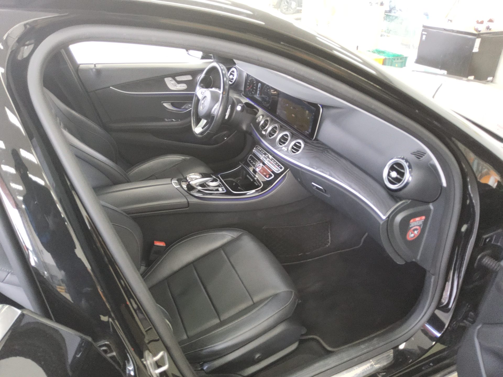 MERCEDES-BENZ E-CLASS (5TH GEN) E300 4MATIC AVANTGARDE 2017 - zdjęcie 14